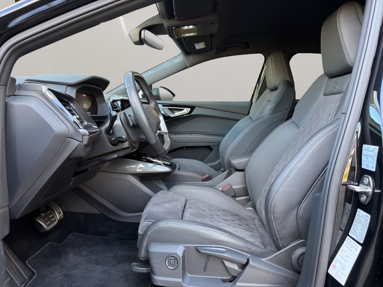AUDI Q4 e-tron Sportback 45 quattro S-Line-image-7