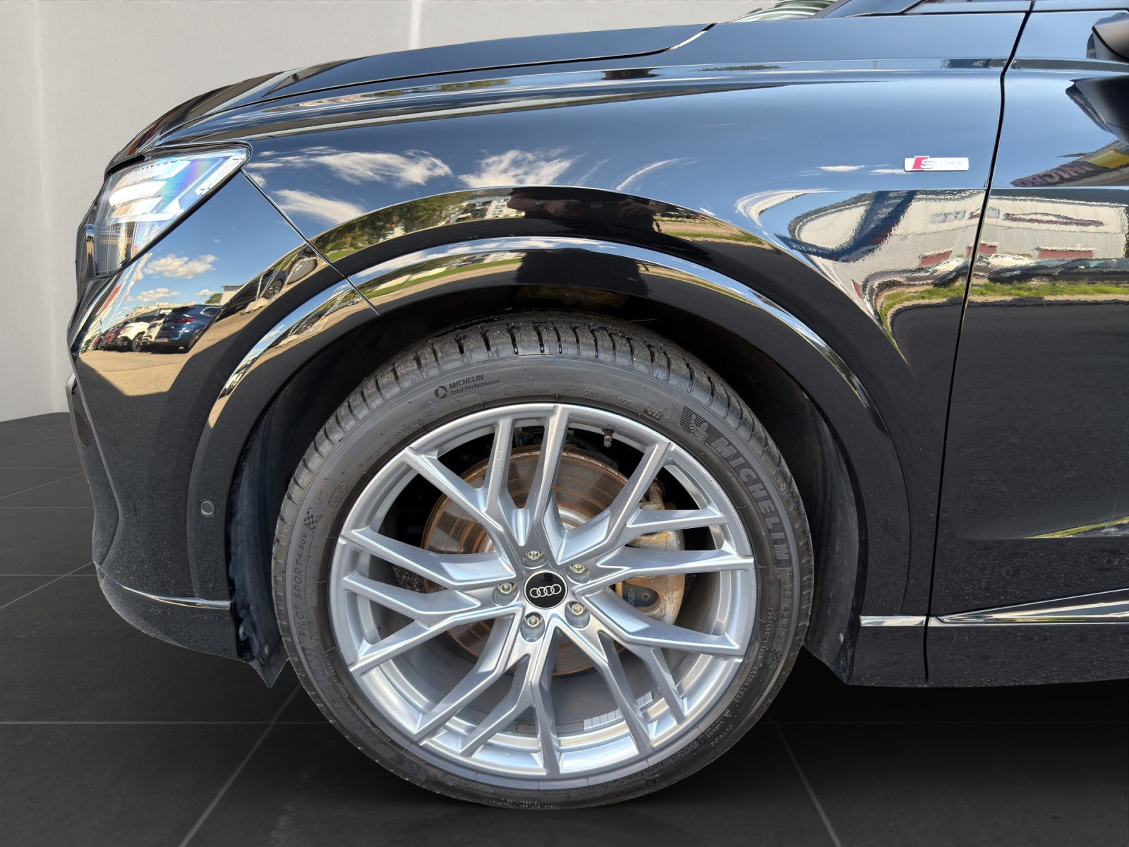 AUDI Q4 e-tron Sportback 45 quattro S-Line-image-6