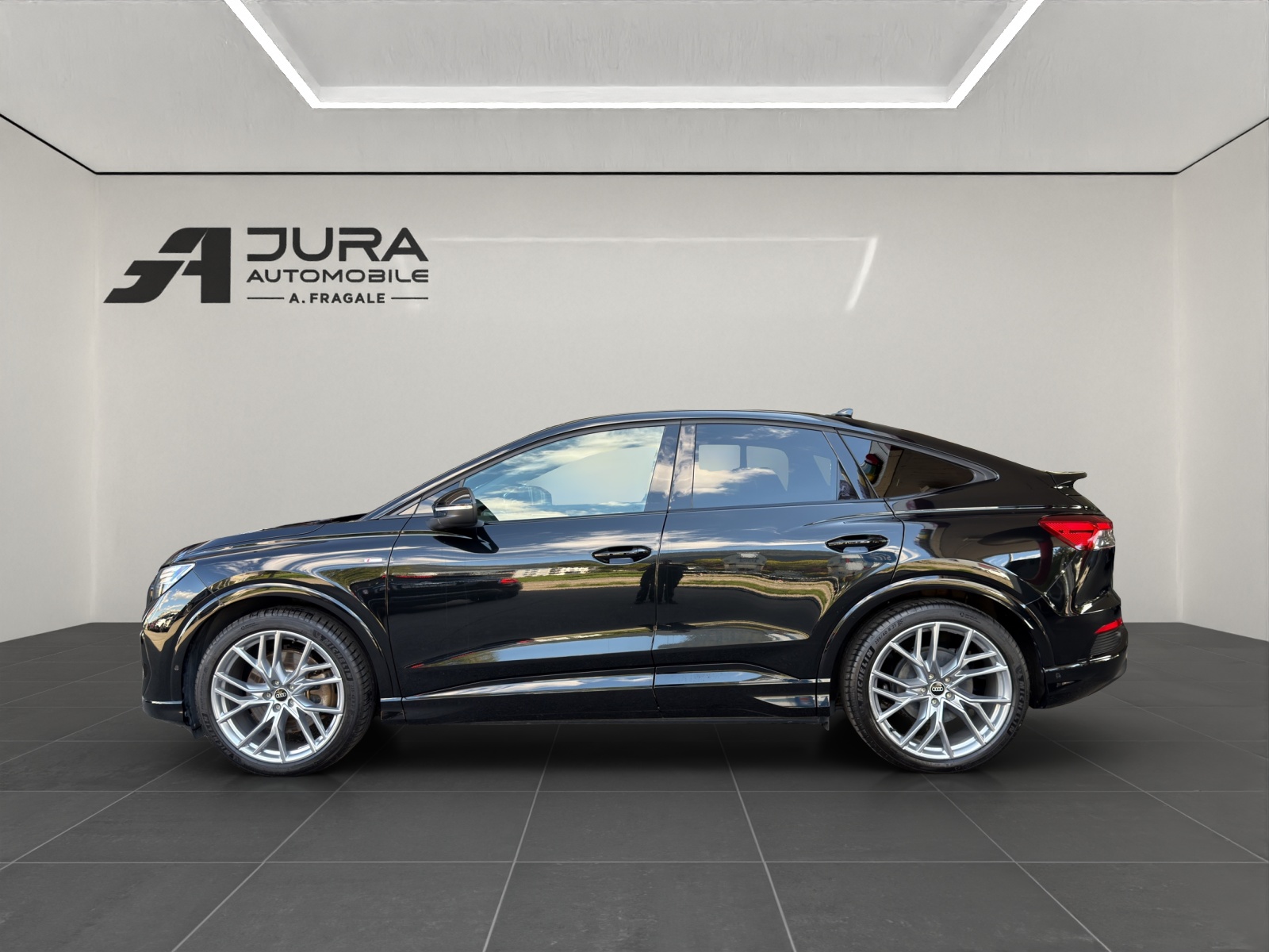 AUDI Q4 e-tron Sportback 45 quattro S-Line-image-3