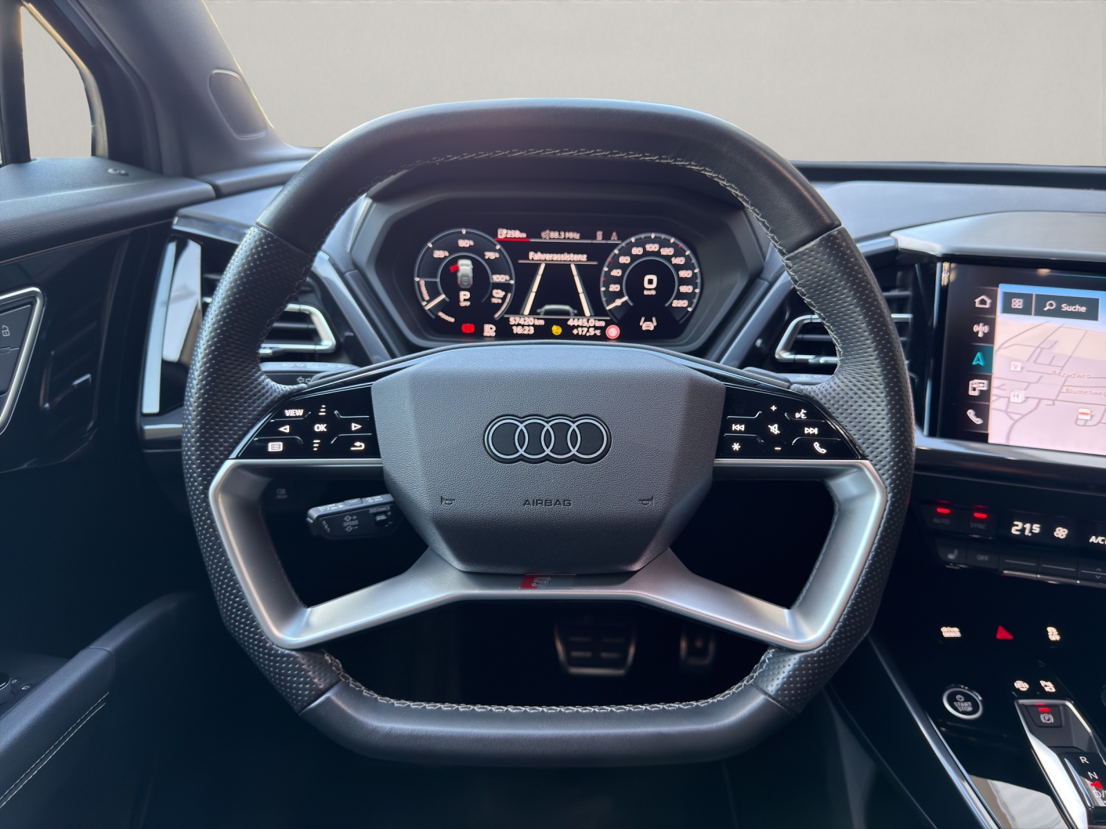 AUDI Q4 e-tron Sportback 45 quattro S-Line-image-10
