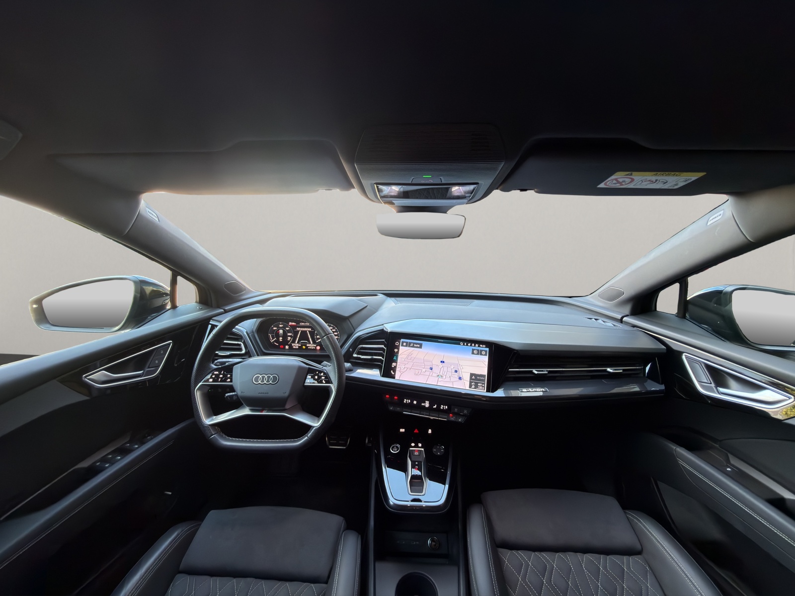 AUDI Q4 e-tron Sportback 45 quattro S-Line-image-8