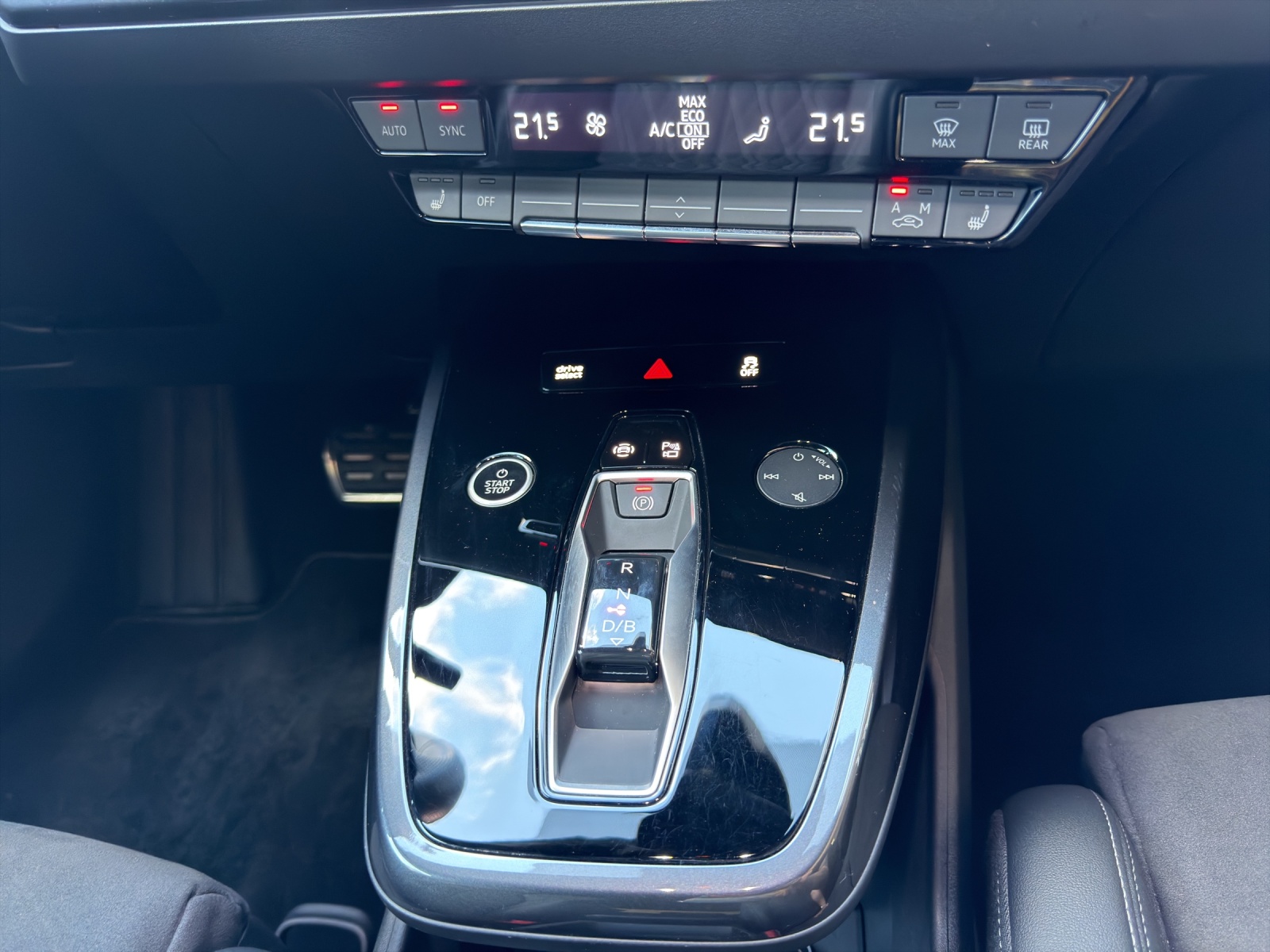 AUDI Q4 e-tron Sportback 45 quattro S-Line-image-15
