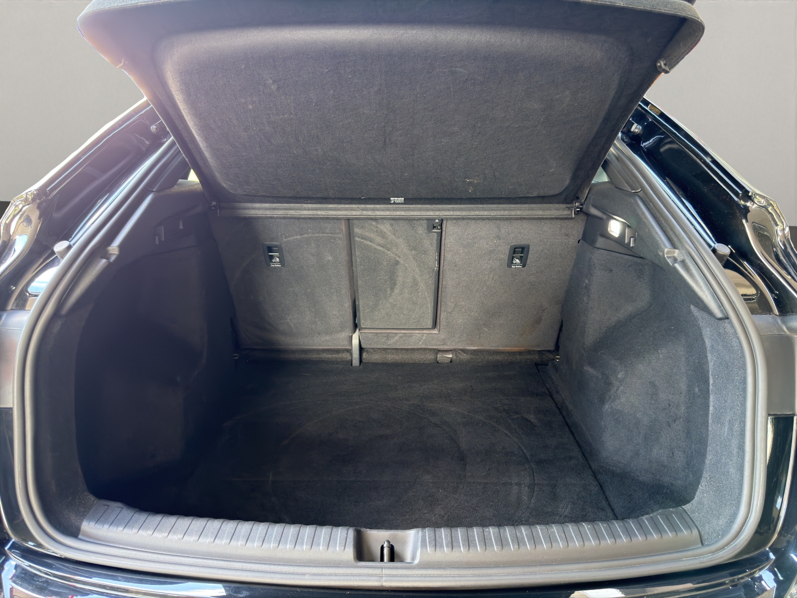 AUDI Q4 e-tron Sportback 45 quattro S-Line-image-13