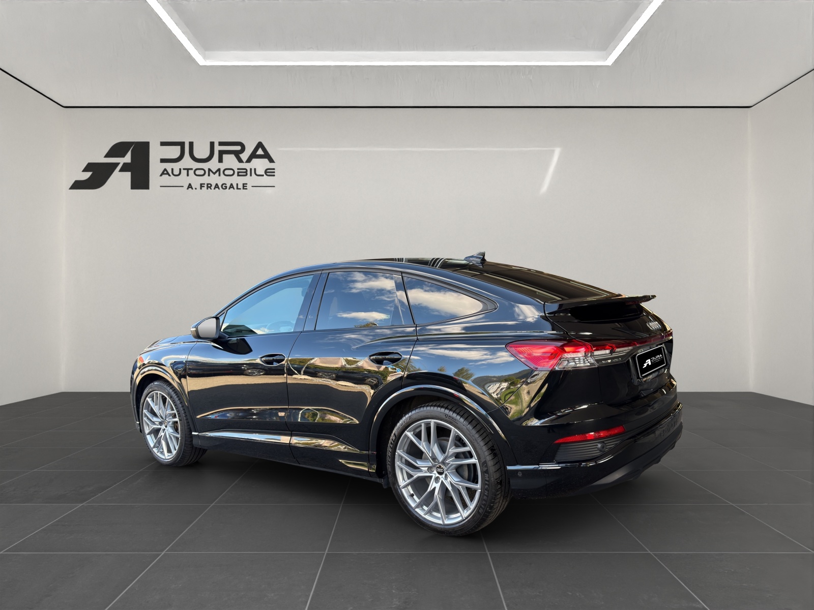 AUDI Q4 e-tron Sportback 45 quattro S-Line-image-4