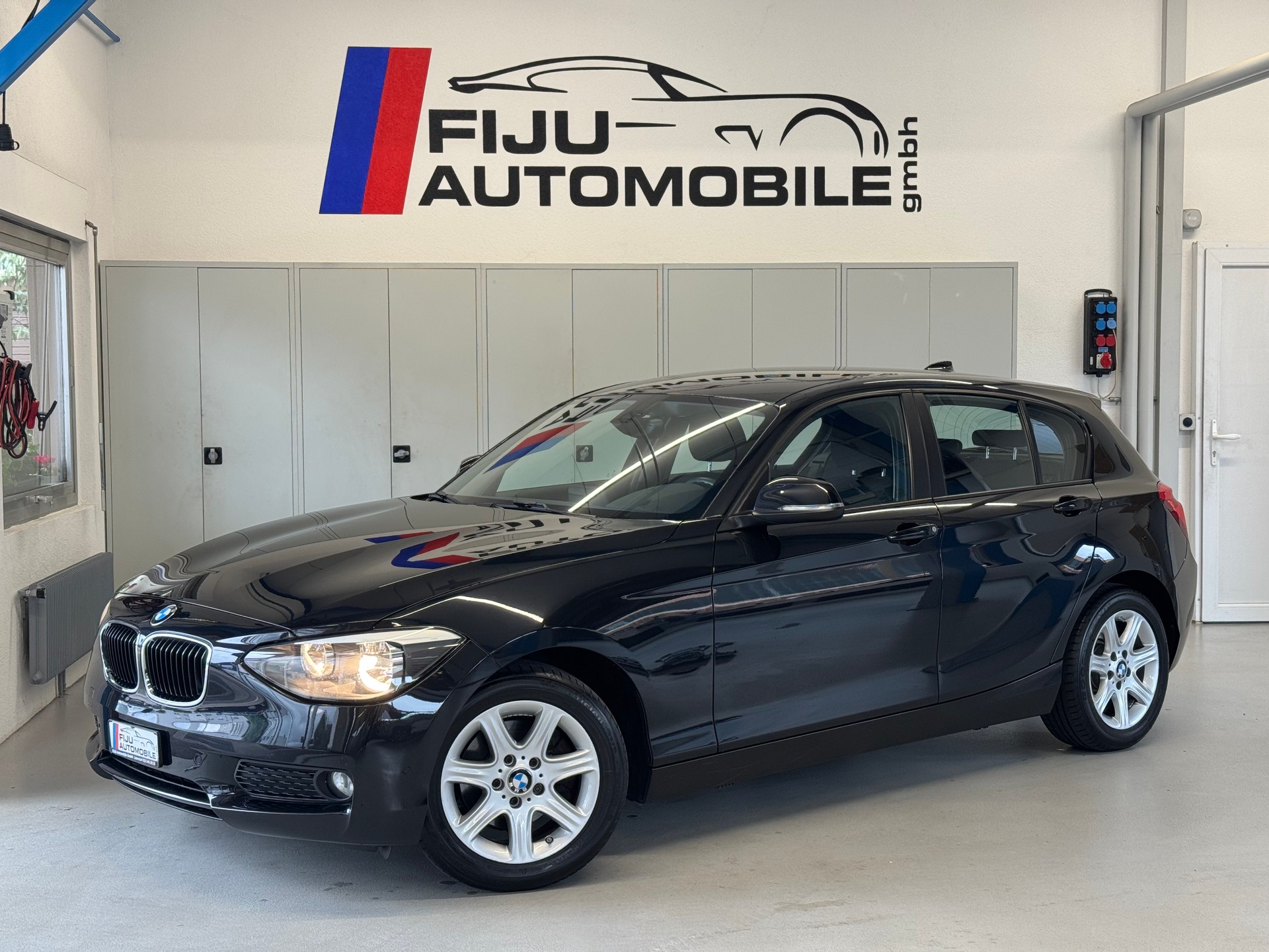 BMW 118d xDrive Sport Line-image-0