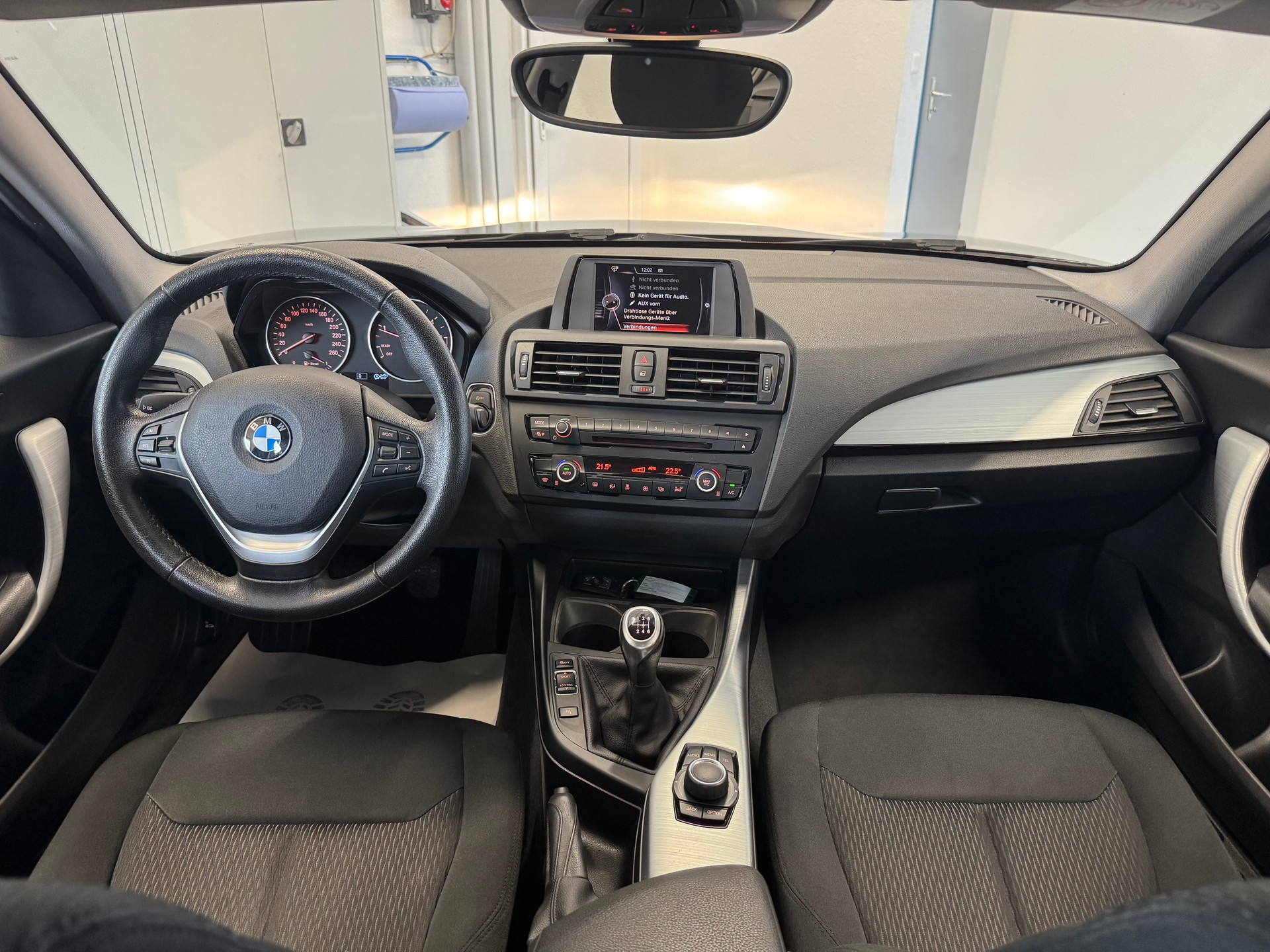 BMW 118d xDrive Sport Line-image-9