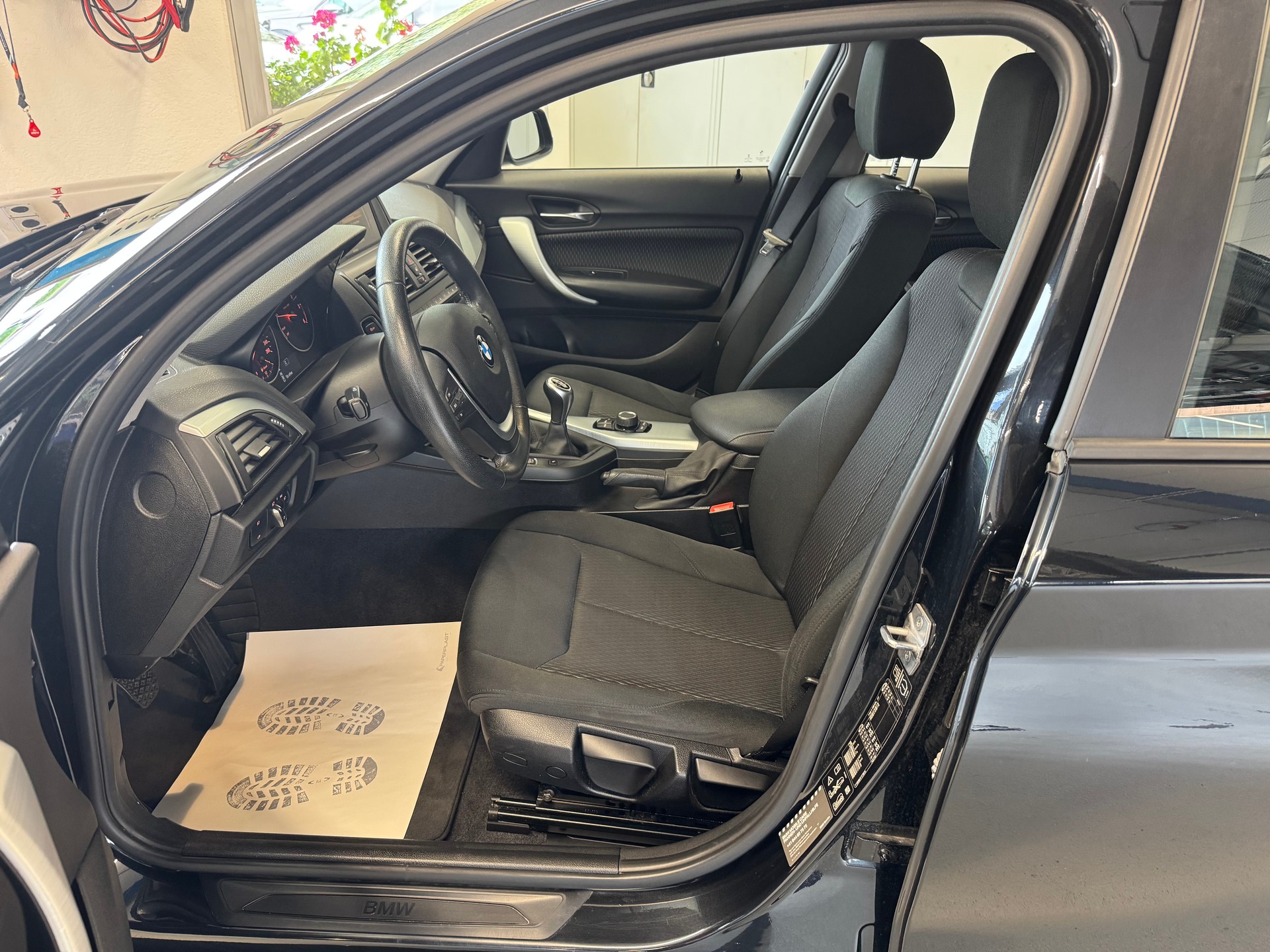 BMW 118d xDrive Sport Line-image-6