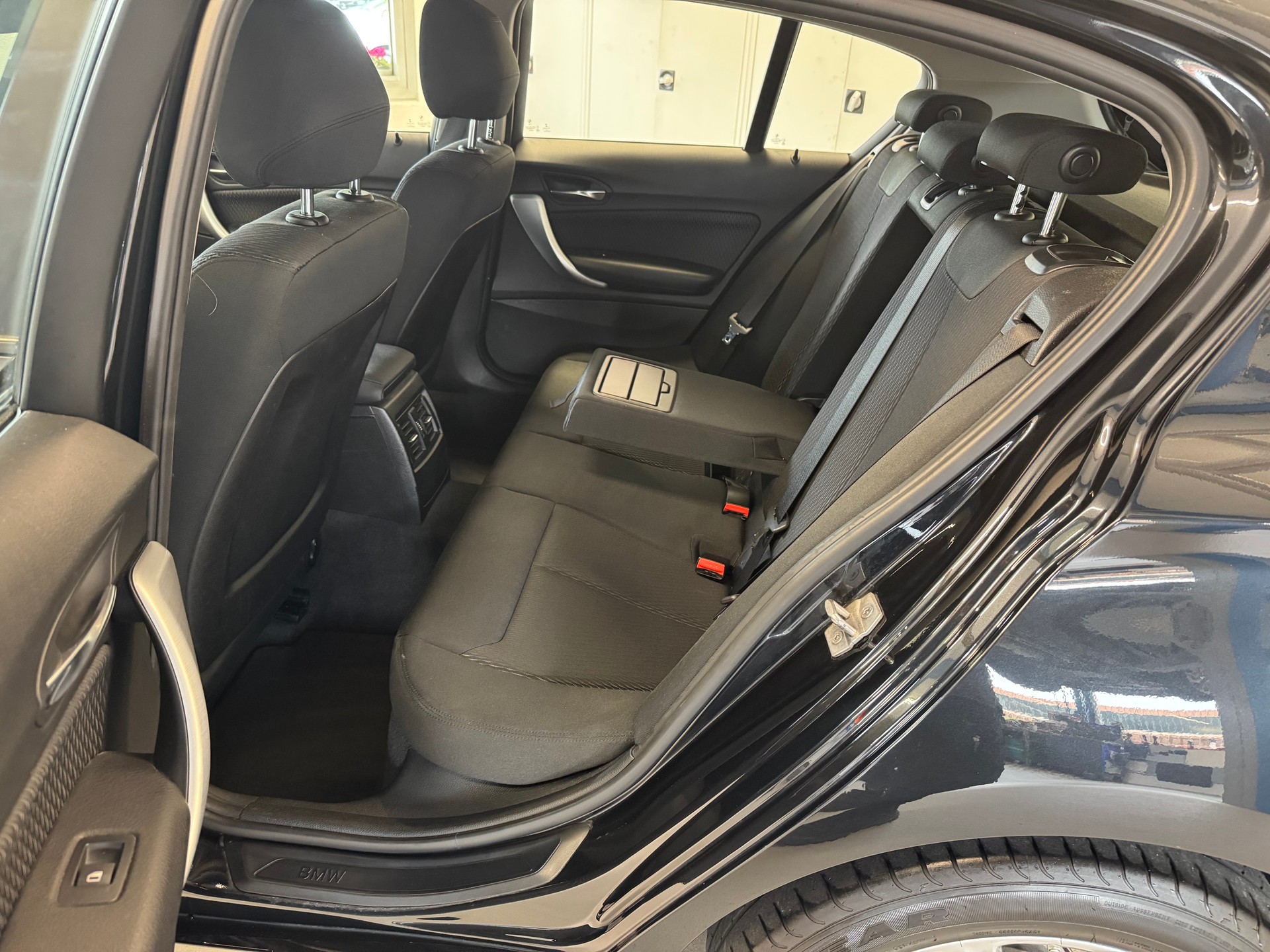 BMW 118d xDrive Sport Line-image-12