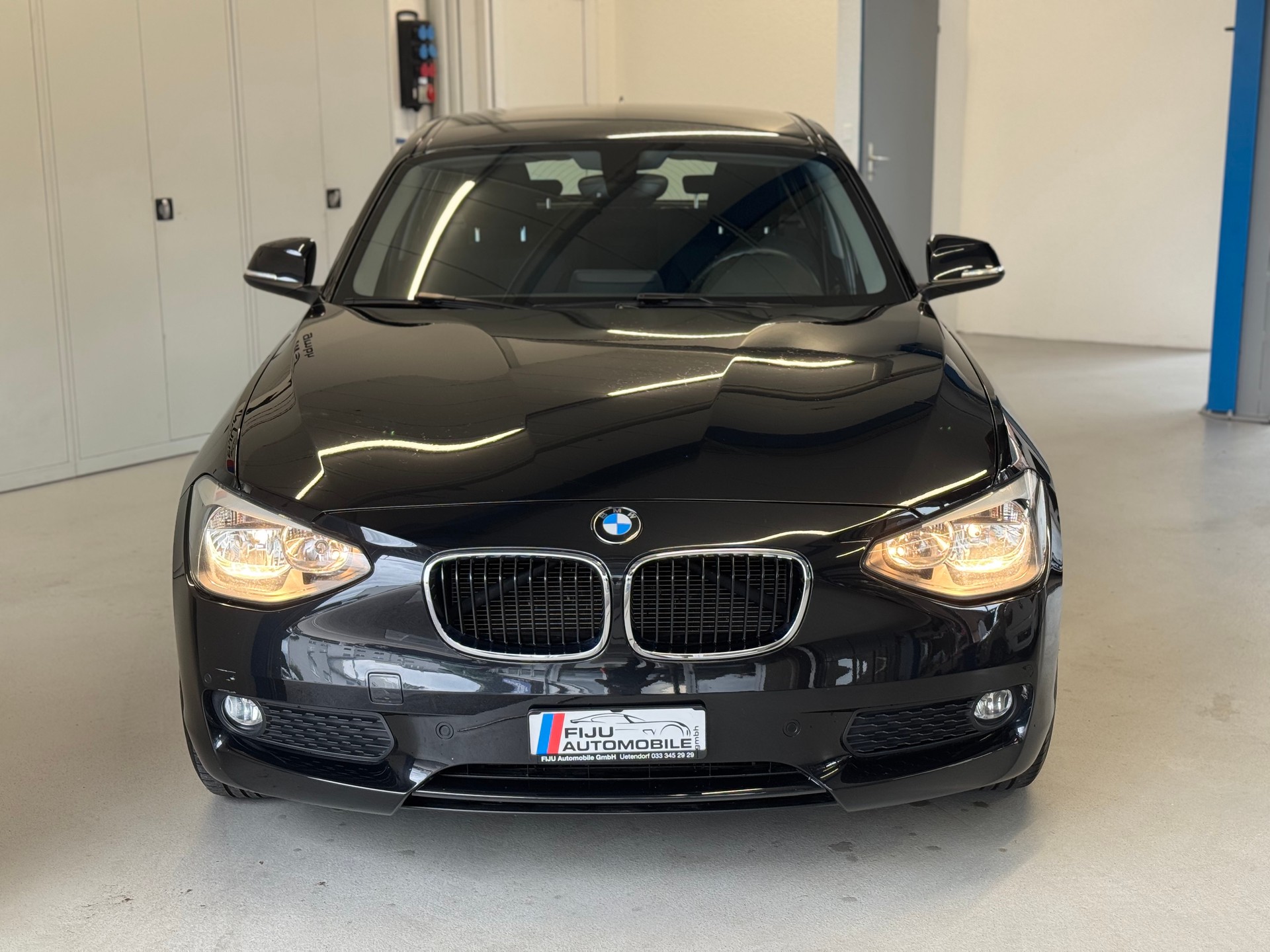 BMW 118d xDrive Sport Line-image-1
