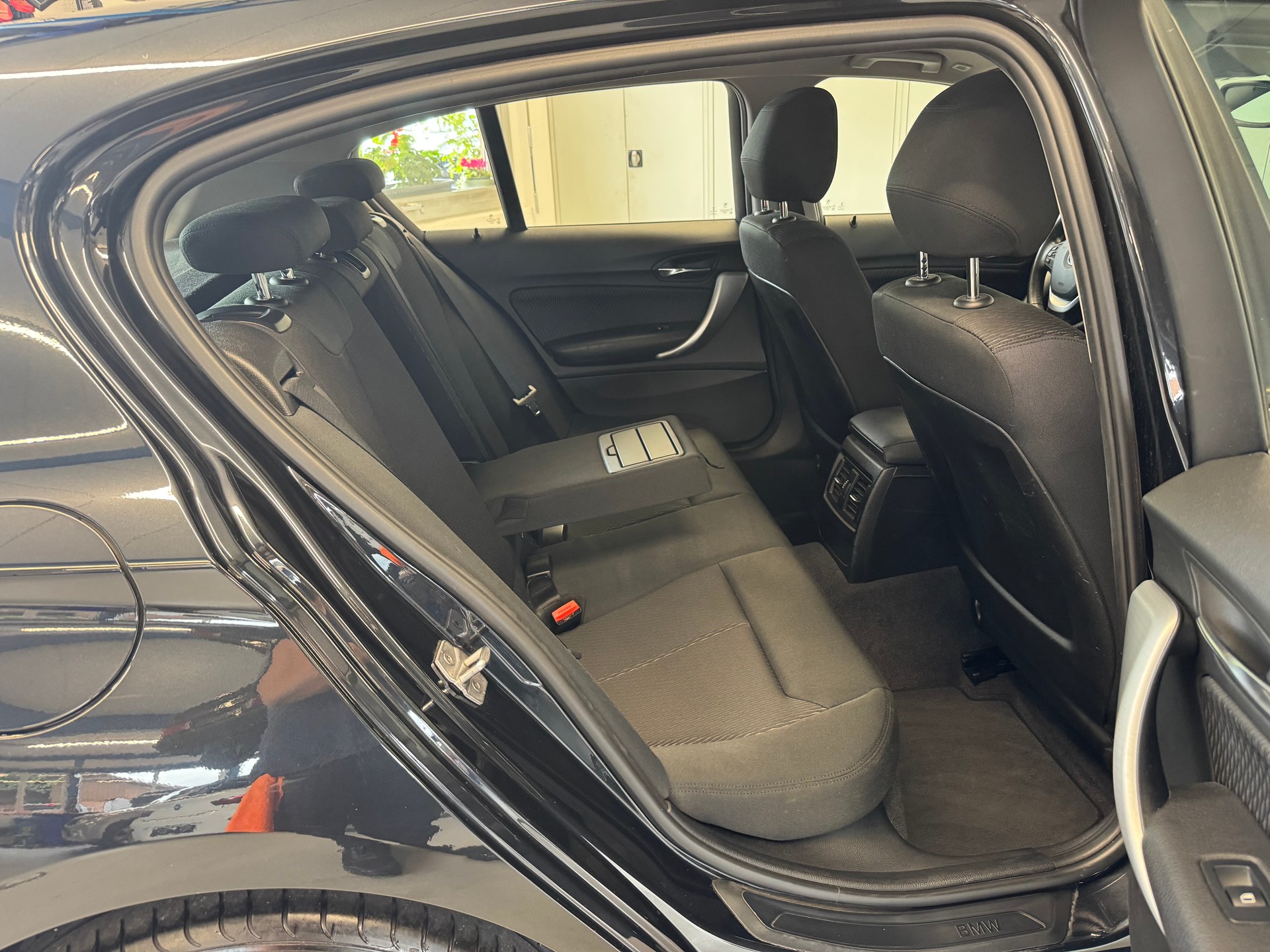 BMW 118d xDrive Sport Line-image-11
