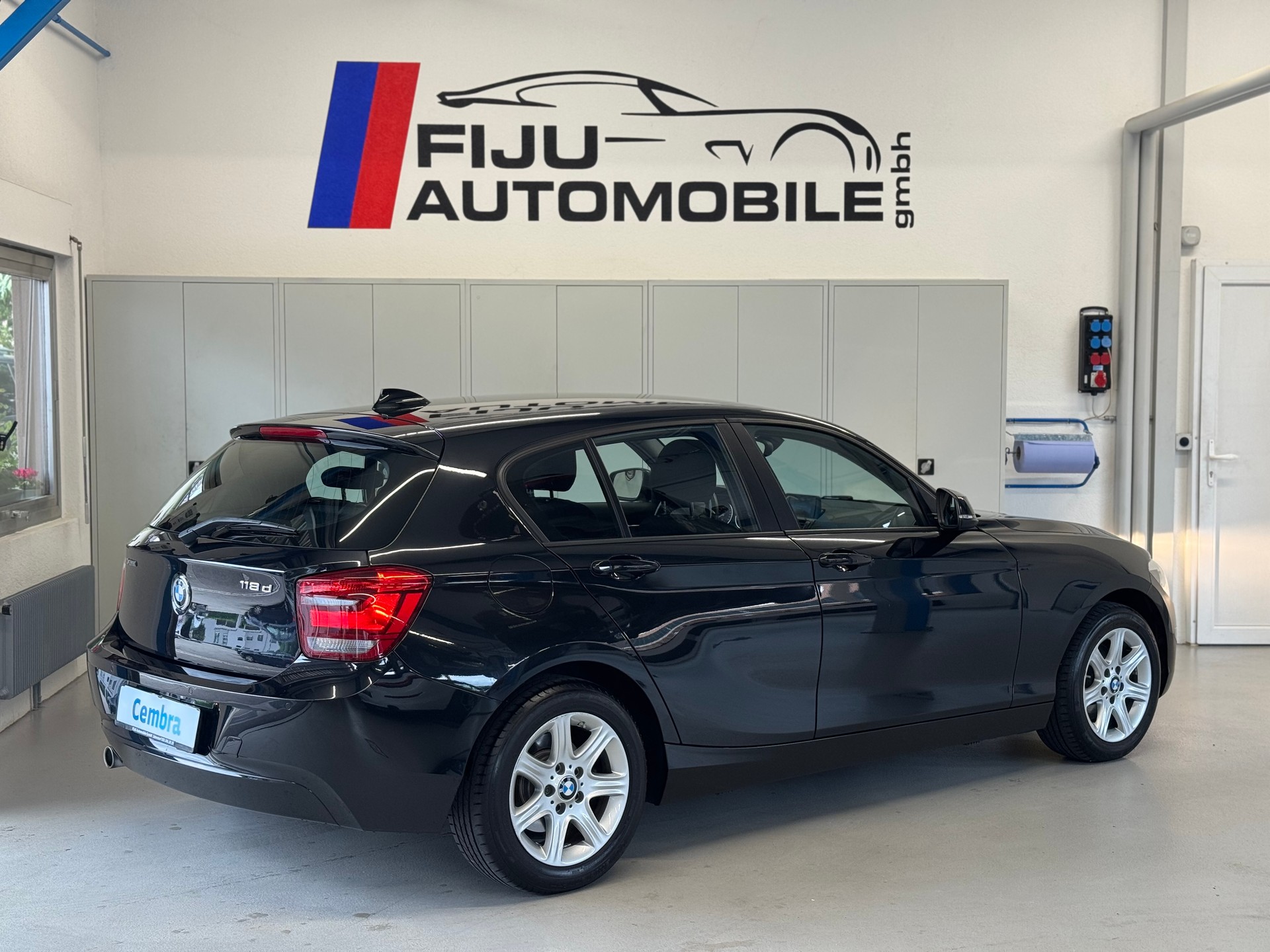 BMW 118d xDrive Sport Line-image-3