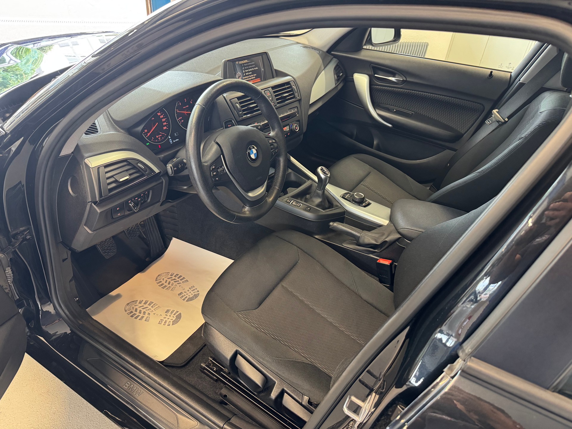 BMW 118d xDrive Sport Line-image-7