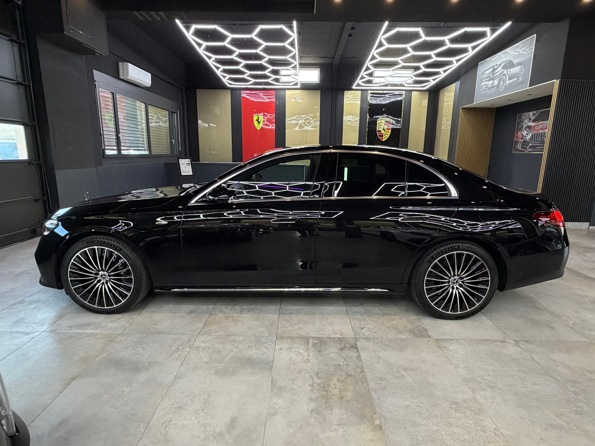 MERCEDES-BENZ E 300 e 4Matic EQ Hybrid 9G-Tronic-image-7