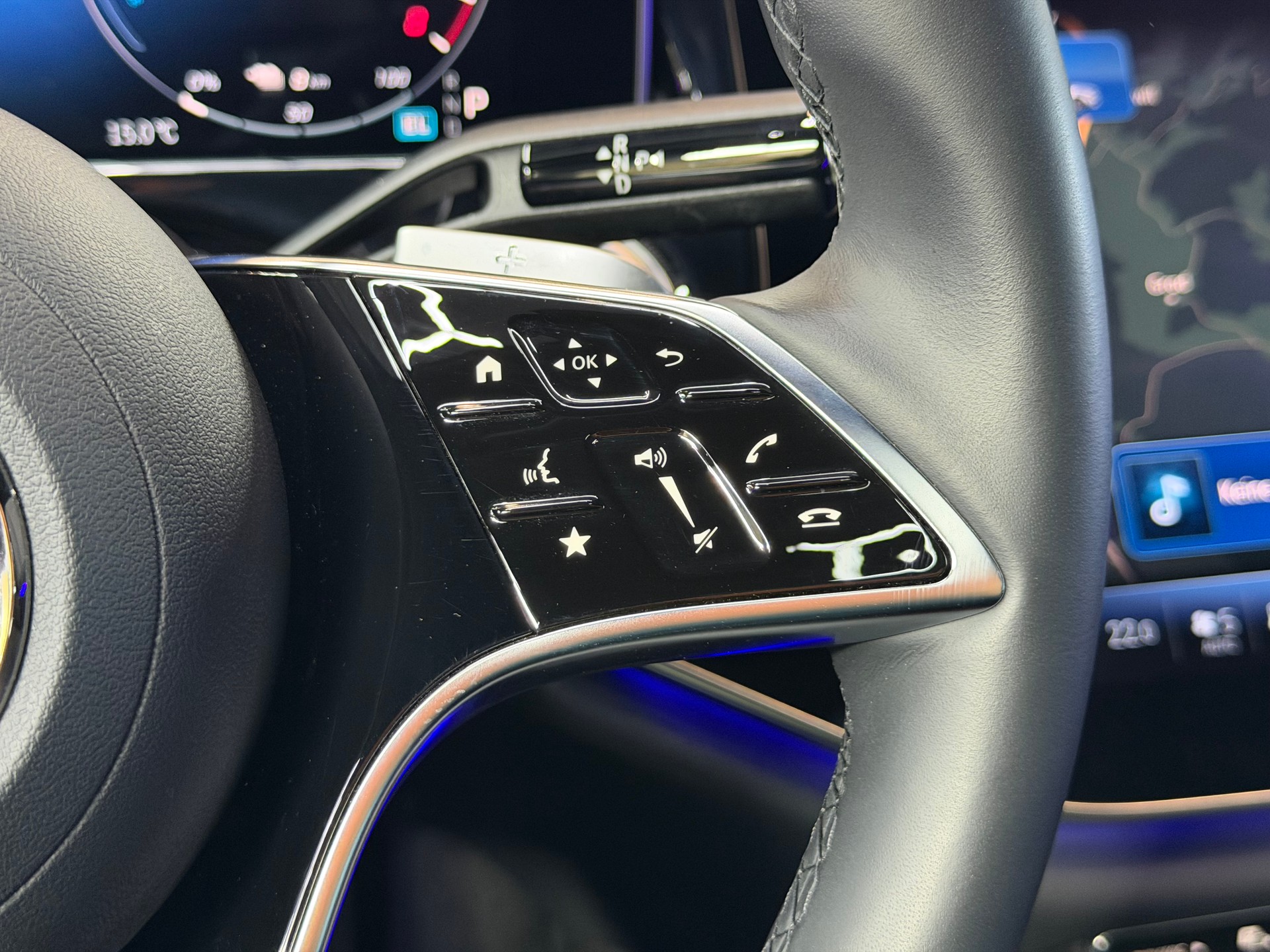 MERCEDES-BENZ E 300 e 4Matic EQ Hybrid 9G-Tronic-image-23