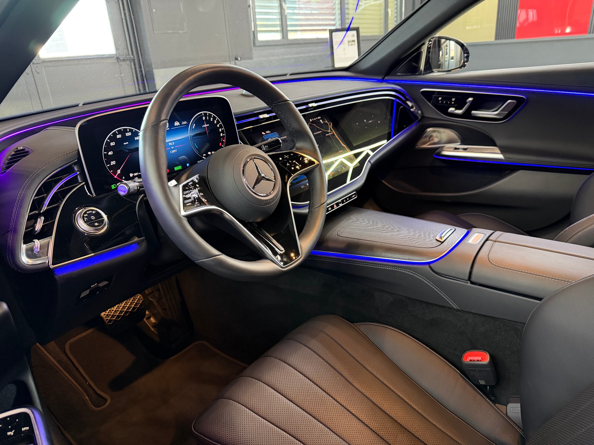 MERCEDES-BENZ E 300 e 4Matic EQ Hybrid 9G-Tronic-image-8