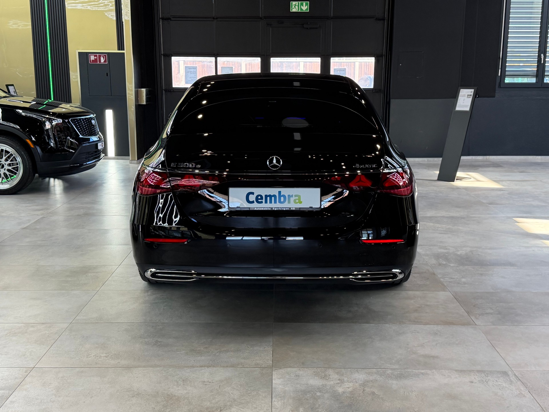 MERCEDES-BENZ E 300 e 4Matic EQ Hybrid 9G-Tronic-image-5