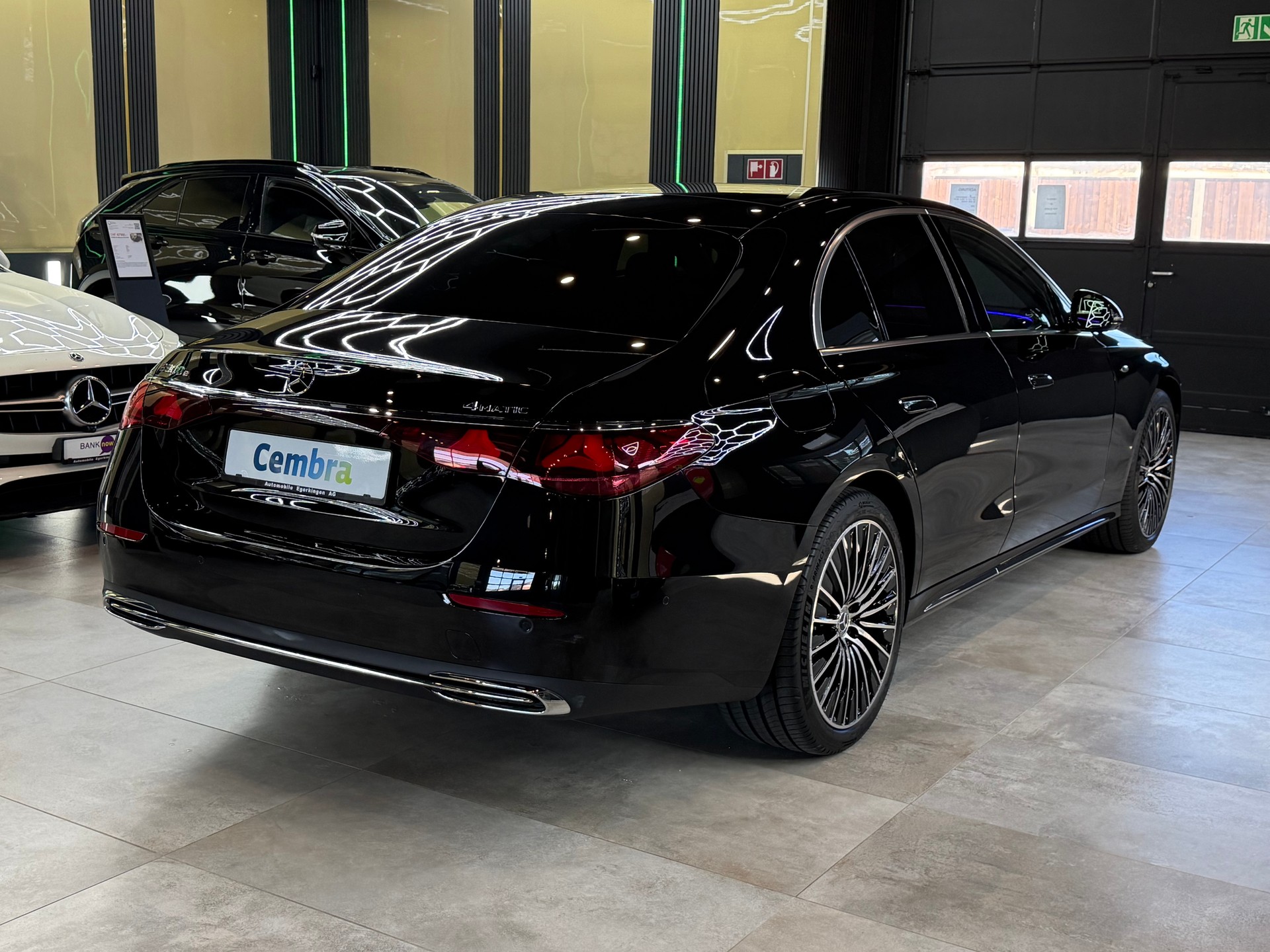 MERCEDES-BENZ E 300 e 4Matic EQ Hybrid 9G-Tronic-image-4