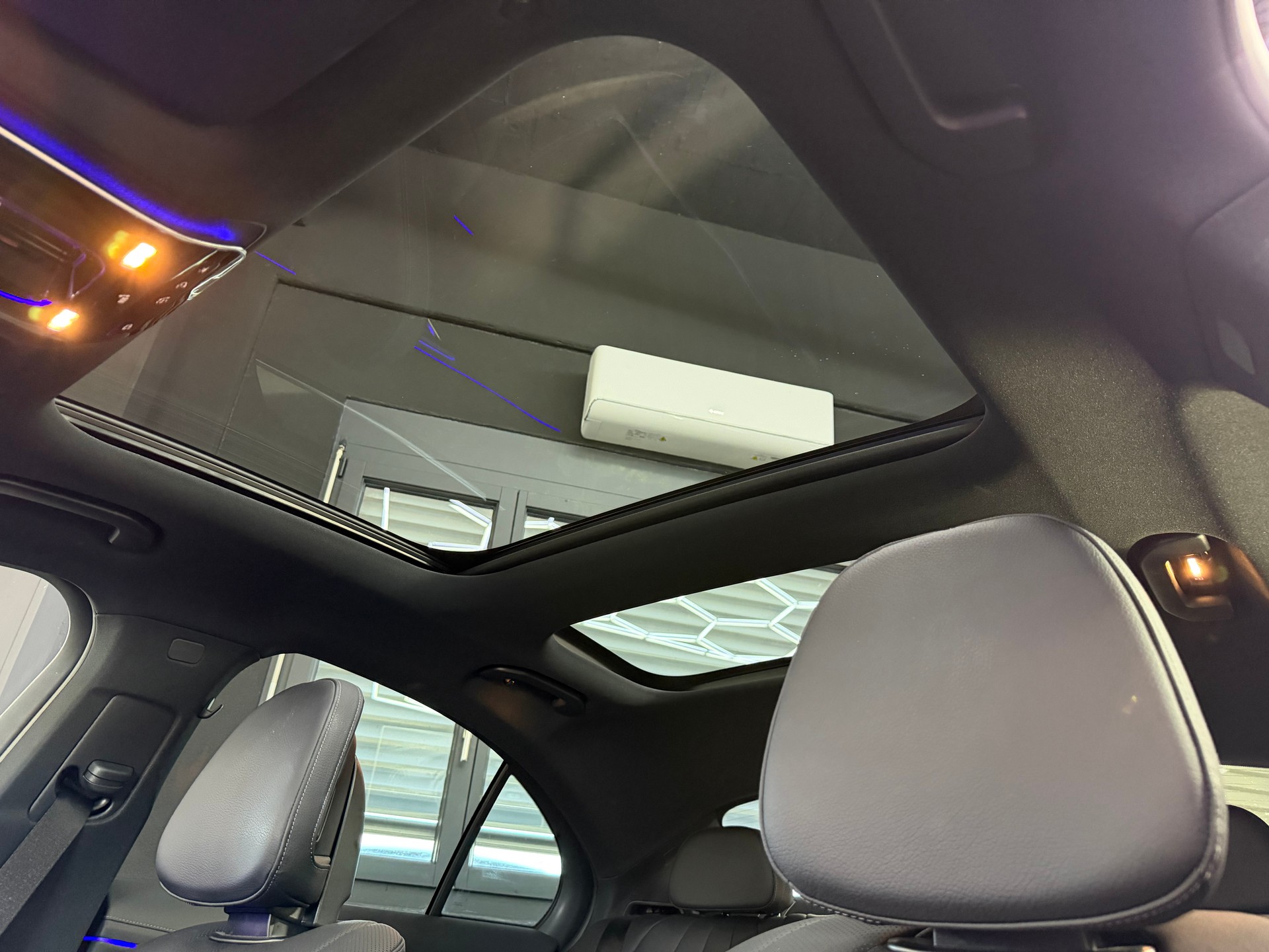 MERCEDES-BENZ E 300 e 4Matic EQ Hybrid 9G-Tronic-image-19