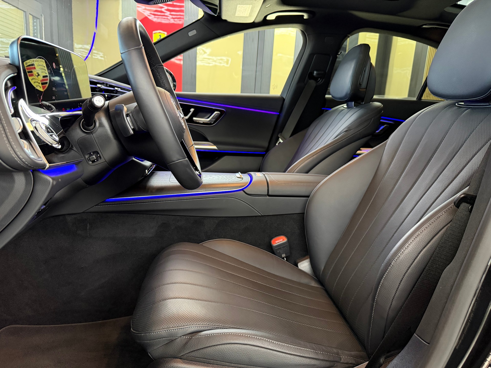 MERCEDES-BENZ E 300 e 4Matic EQ Hybrid 9G-Tronic-image-9