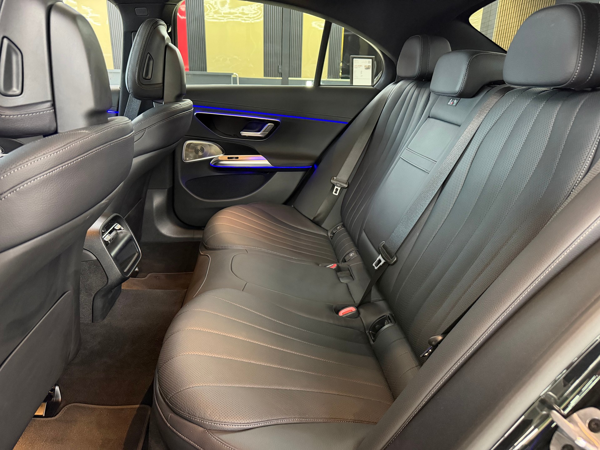 MERCEDES-BENZ E 300 e 4Matic EQ Hybrid 9G-Tronic-image-16