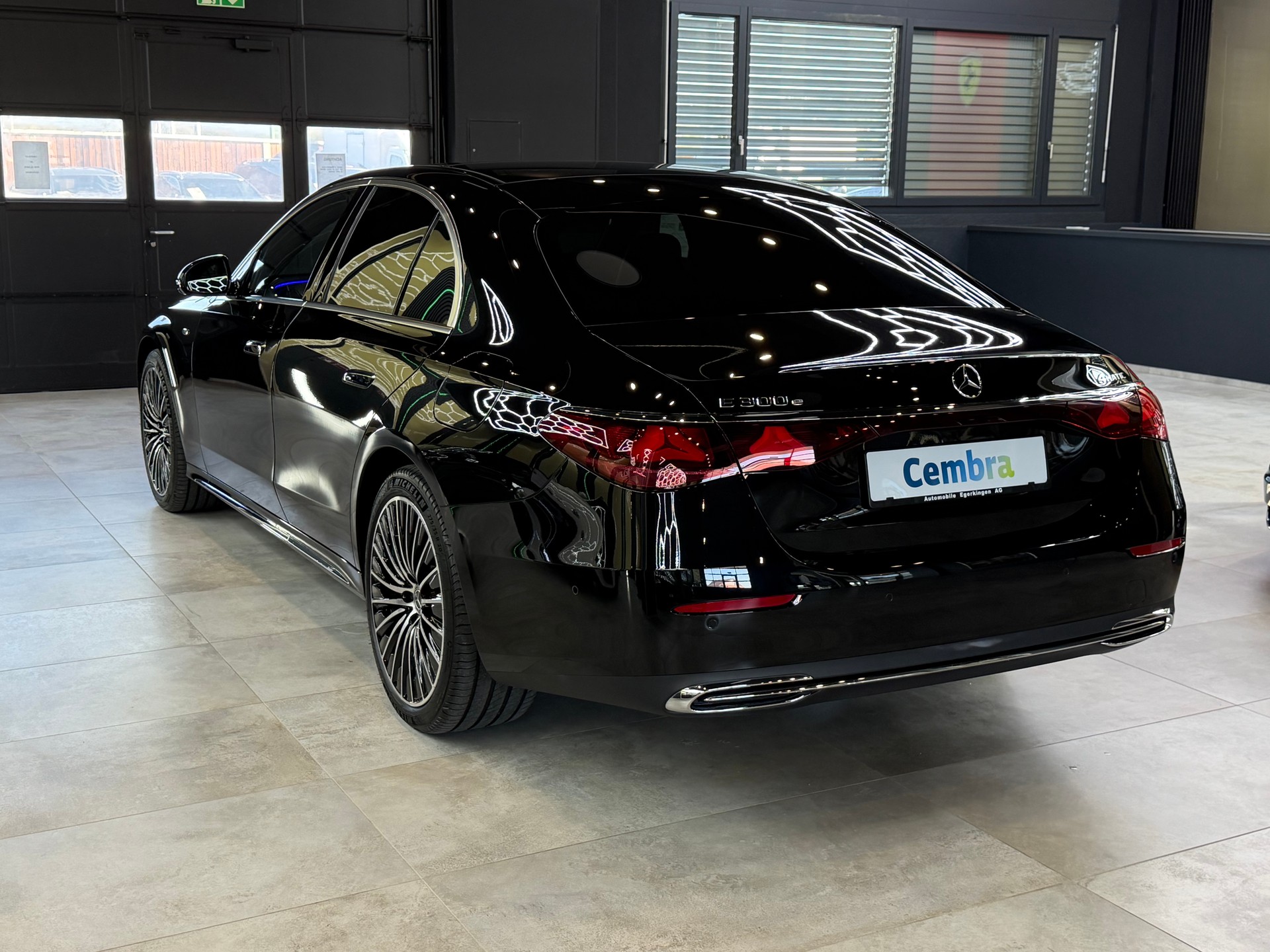 MERCEDES-BENZ E 300 e 4Matic EQ Hybrid 9G-Tronic-image-6