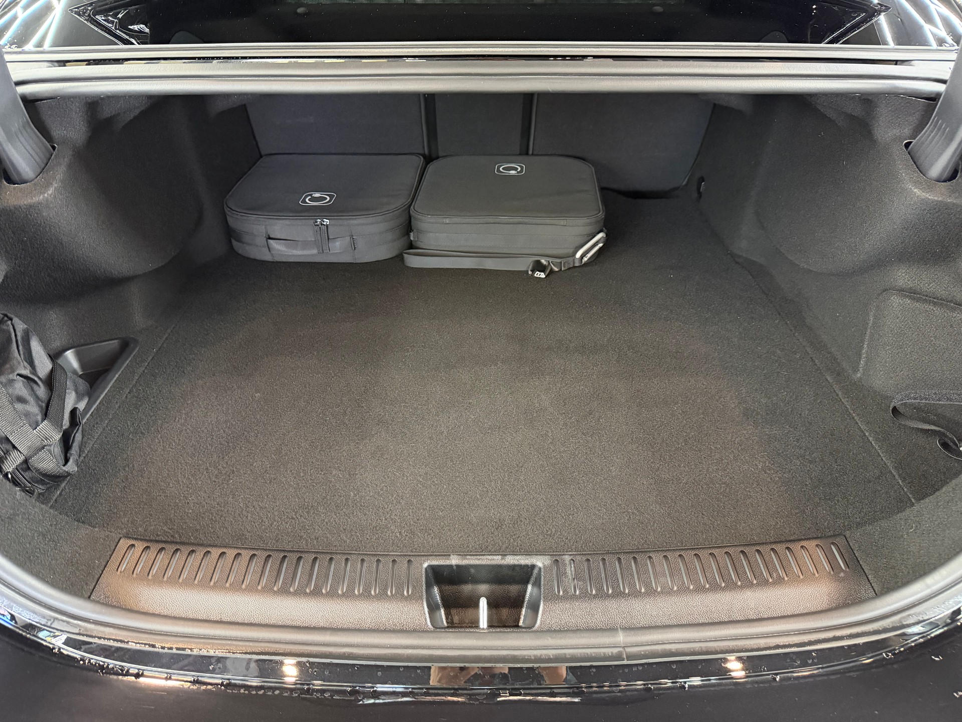 MERCEDES-BENZ E 300 e 4Matic EQ Hybrid 9G-Tronic-image-15