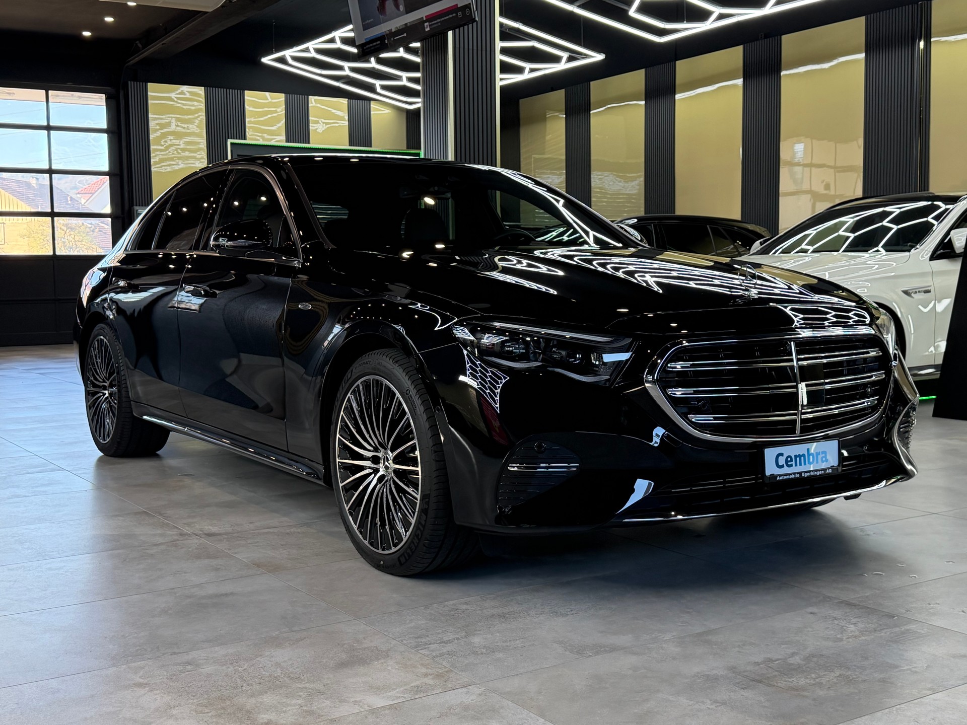 MERCEDES-BENZ E 300 e 4Matic EQ Hybrid 9G-Tronic-image-2