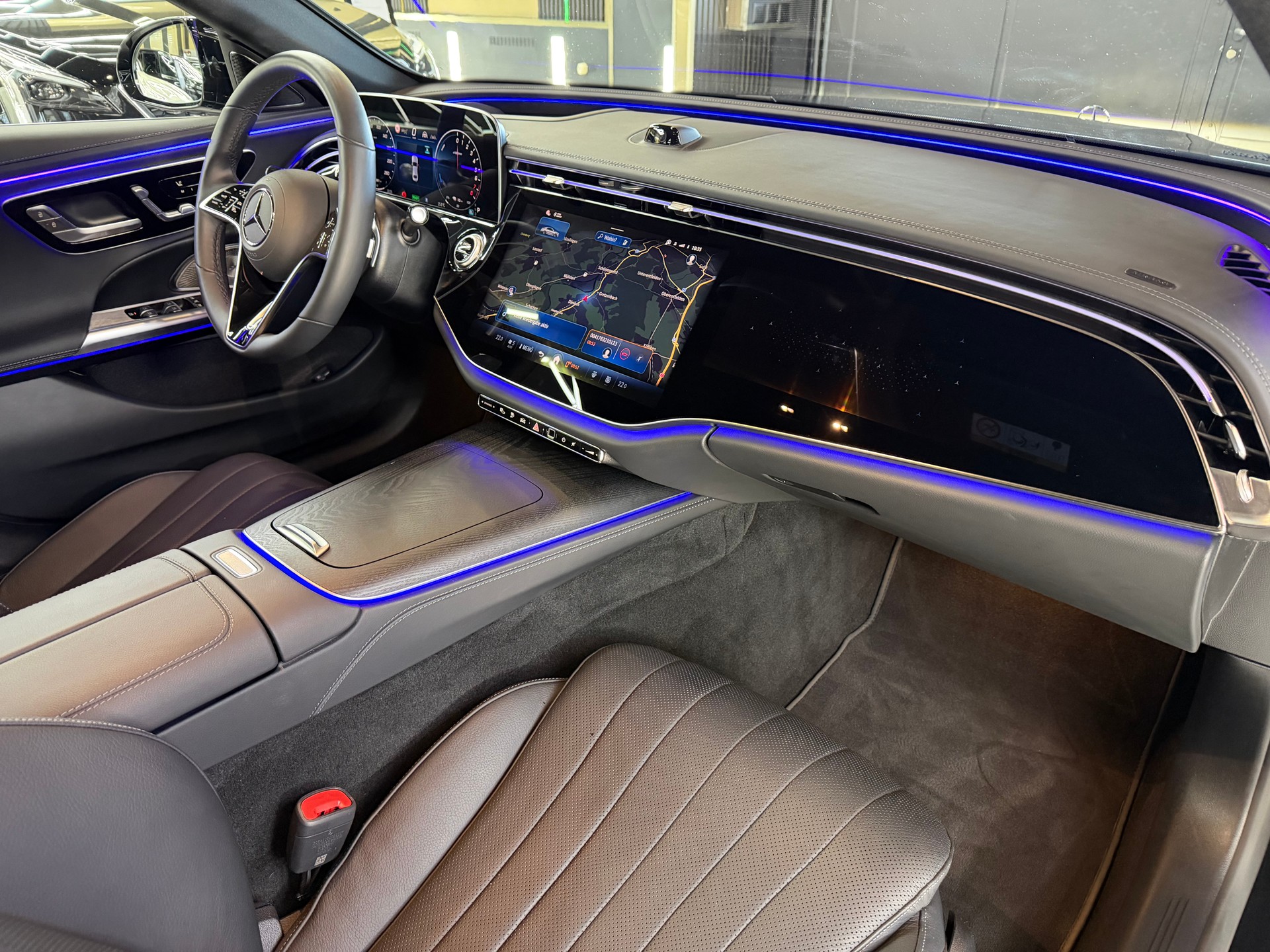 MERCEDES-BENZ E 300 e 4Matic EQ Hybrid 9G-Tronic-image-10