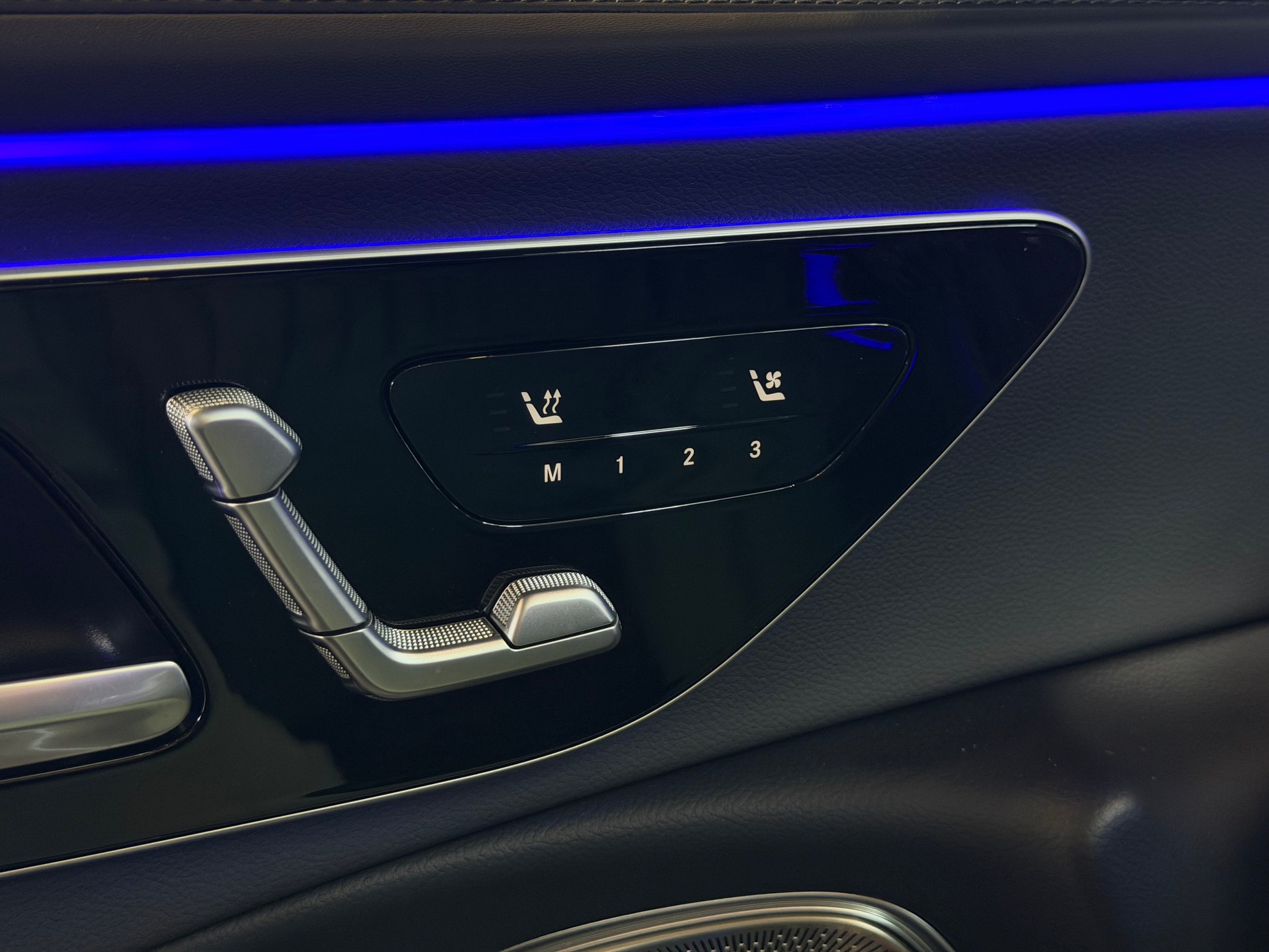 MERCEDES-BENZ E 300 e 4Matic EQ Hybrid 9G-Tronic-image-17