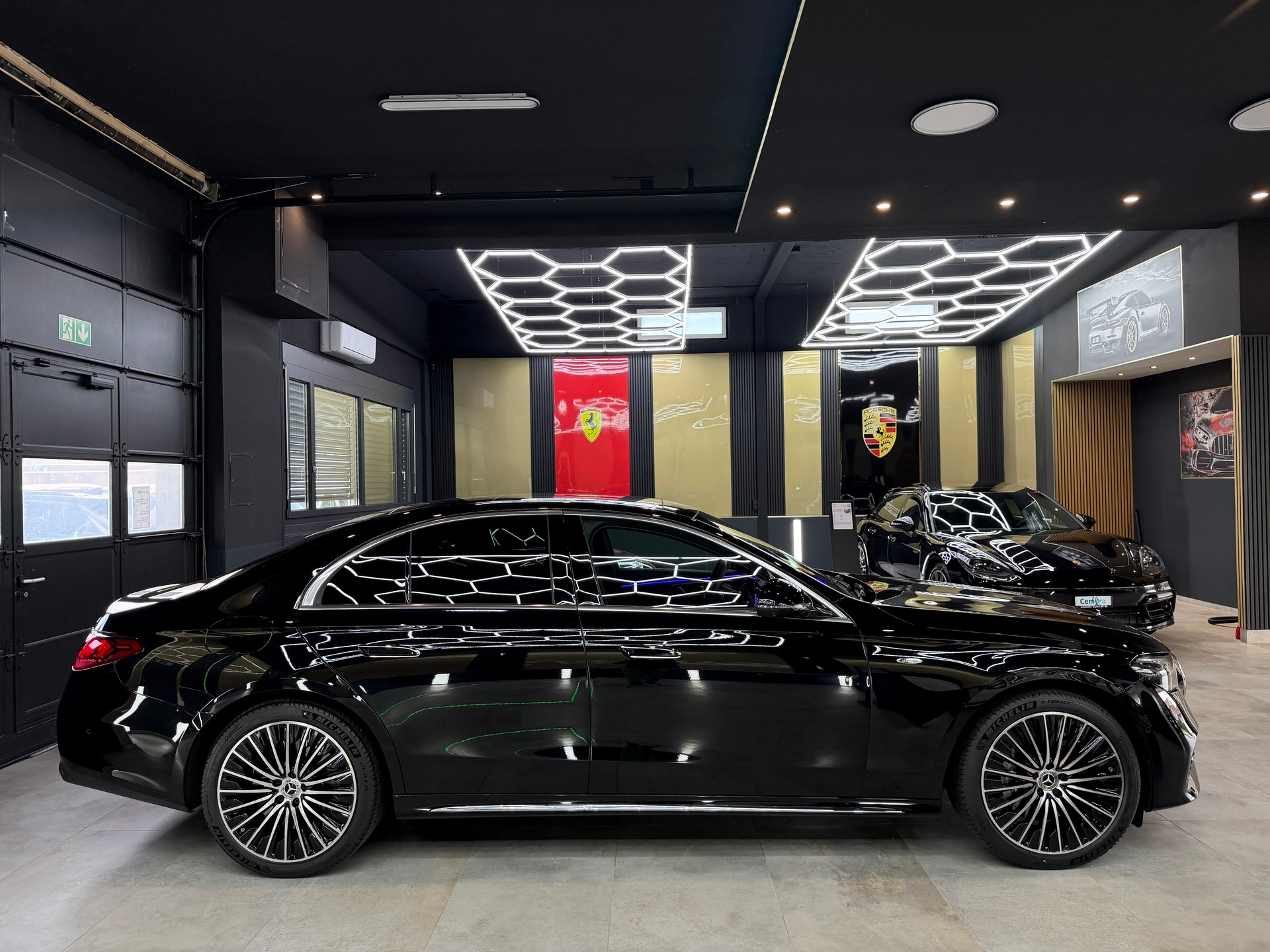 MERCEDES-BENZ E 300 e 4Matic EQ Hybrid 9G-Tronic-image-3