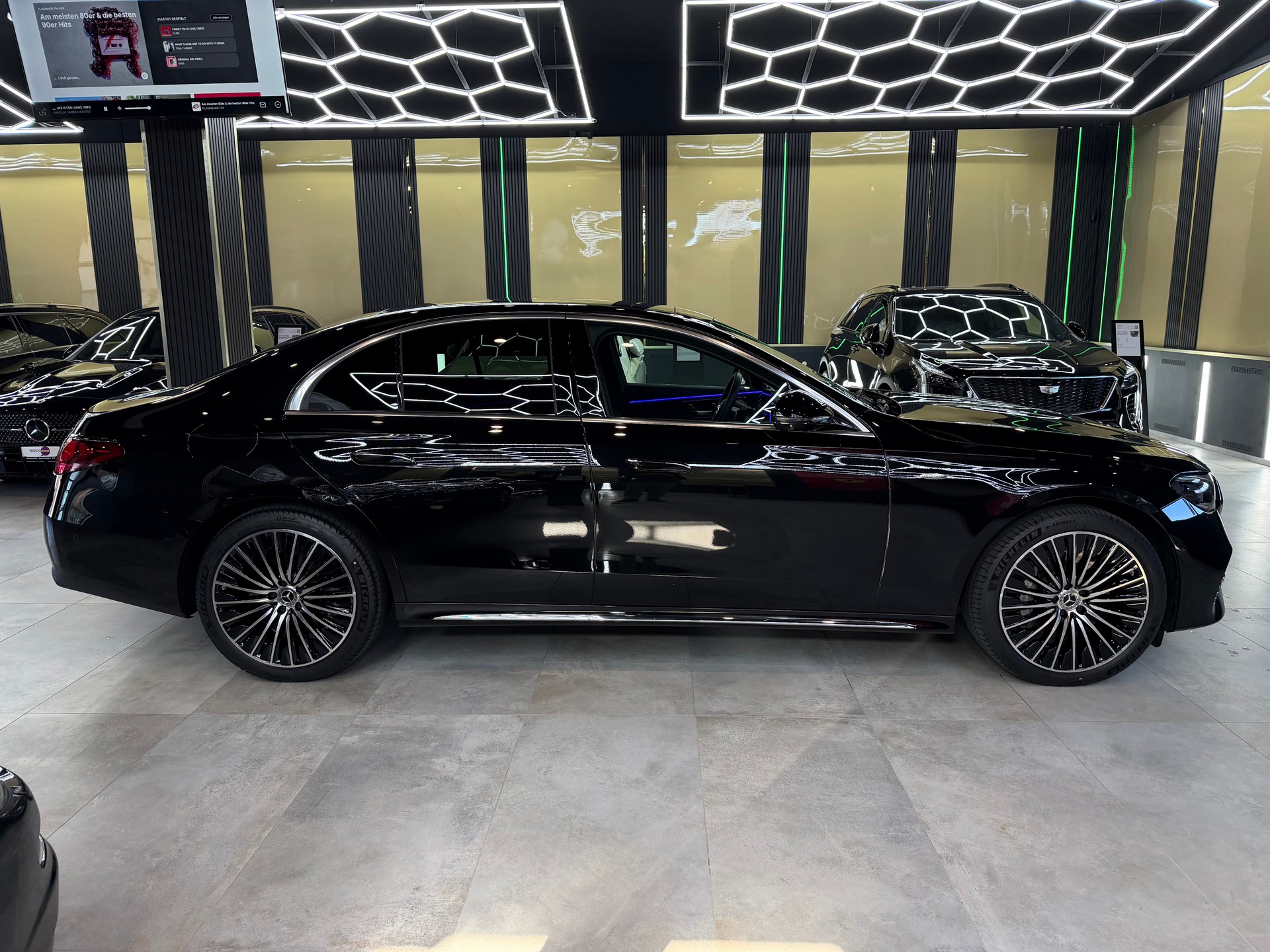 MERCEDES-BENZ E 300 e 4Matic EQ Hybrid 9G-Tronic-image-3