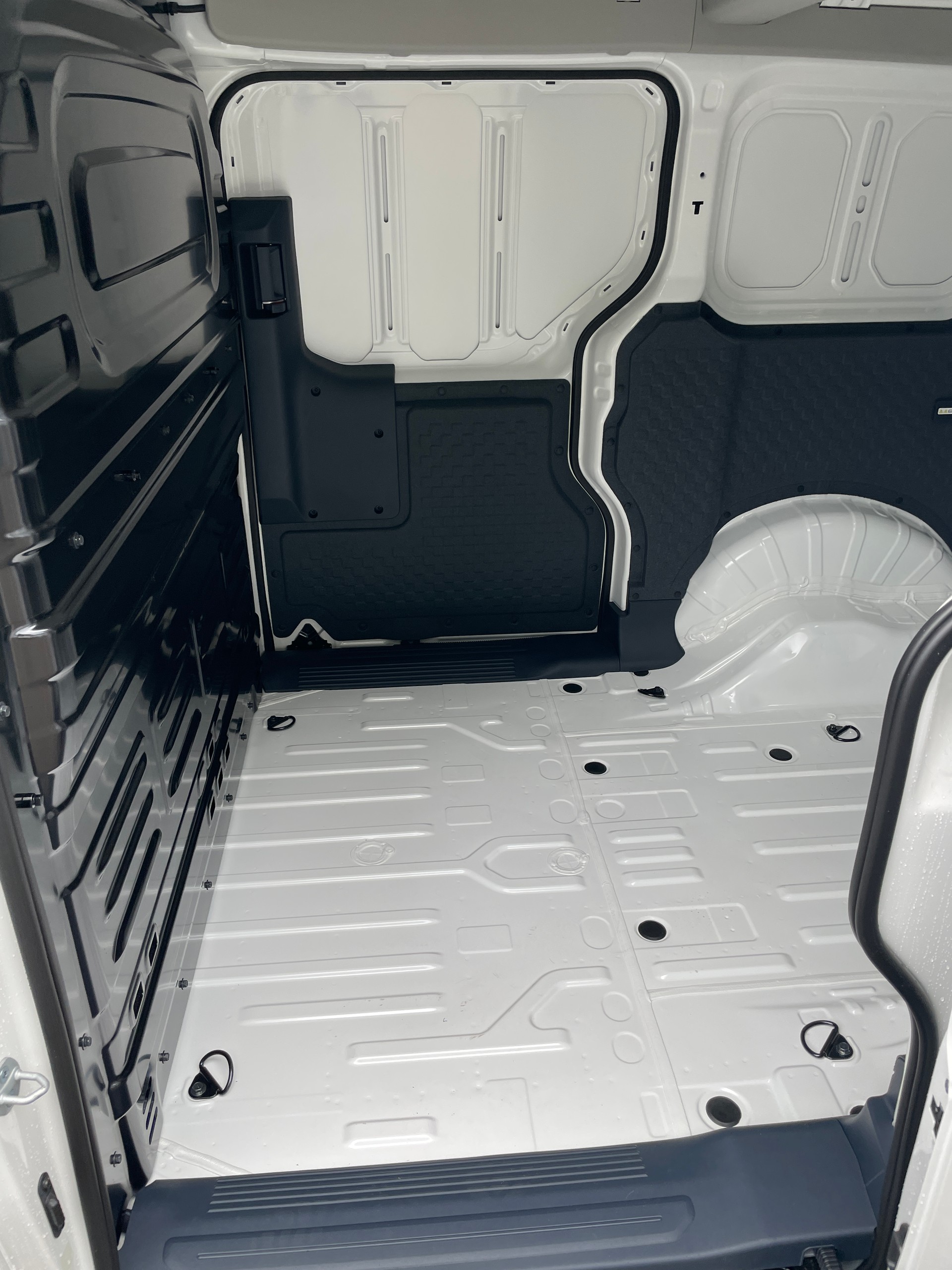 KIA PV5 Cargo 71.2 kWh Plus L2H1 inkl. Wärmepumpe und zwei Schiebetüren-image-13