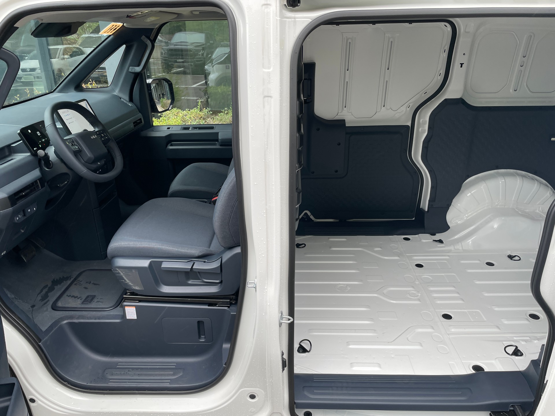 KIA PV5 Cargo 71.2 kWh Plus L2H1 inkl. Wärmepumpe und zwei Schiebetüren-image-12