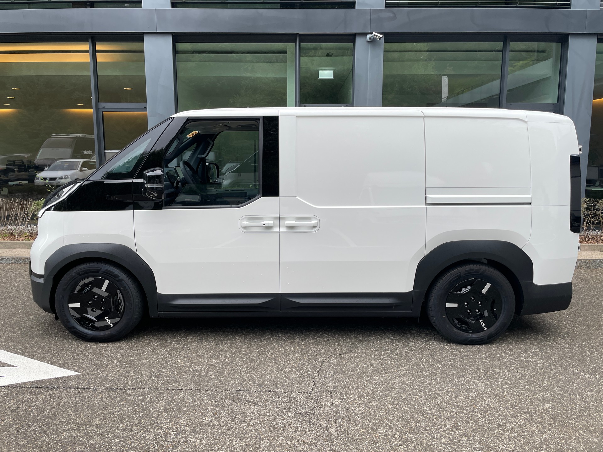 KIA PV5 Cargo 71.2 kWh Plus L2H1 inkl. Wärmepumpe und zwei Schiebetüren-image-1