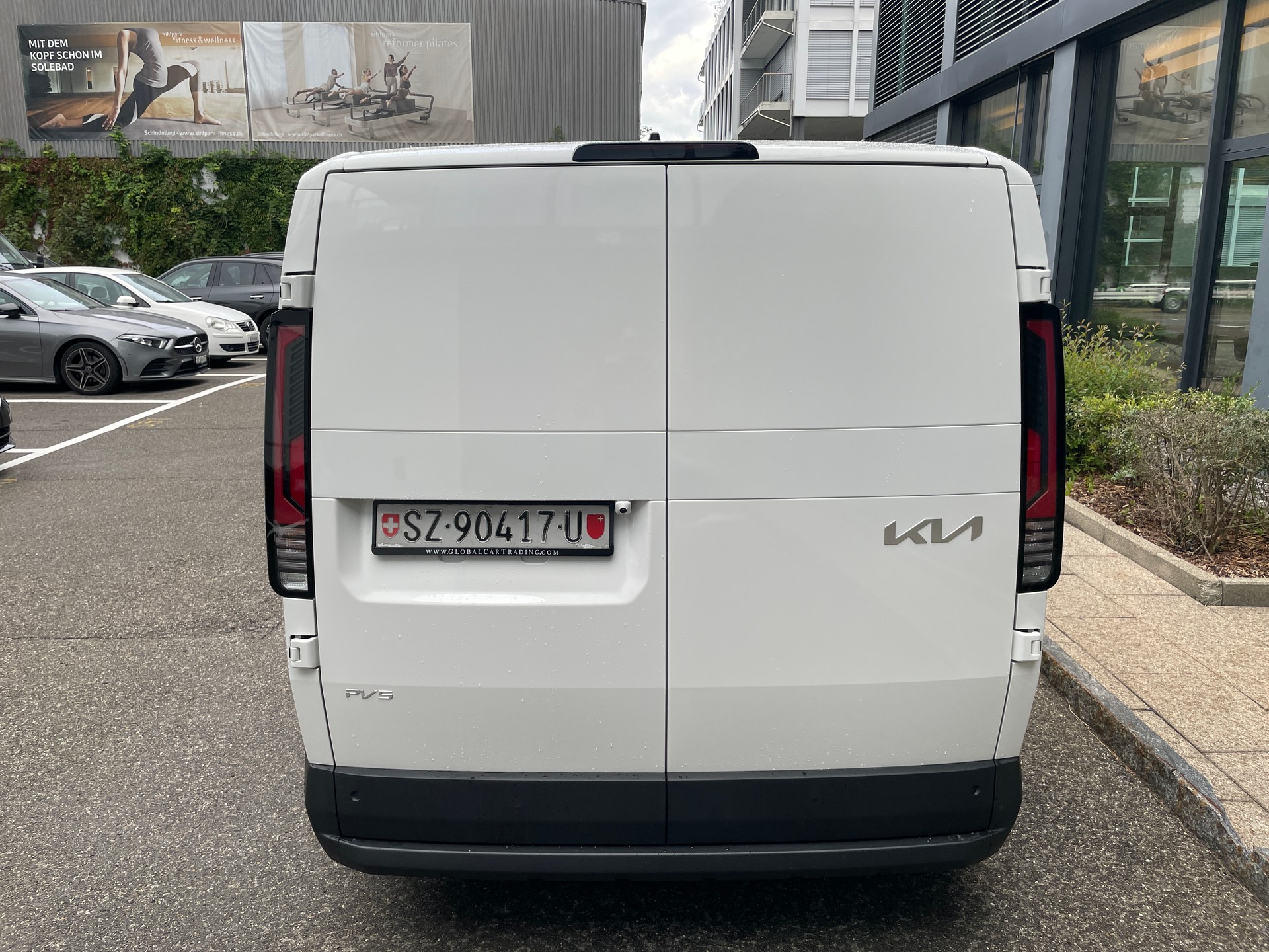 KIA PV5 Cargo 71.2 kWh Plus L2H1 inkl. Wärmepumpe und zwei Schiebetüren-image-3