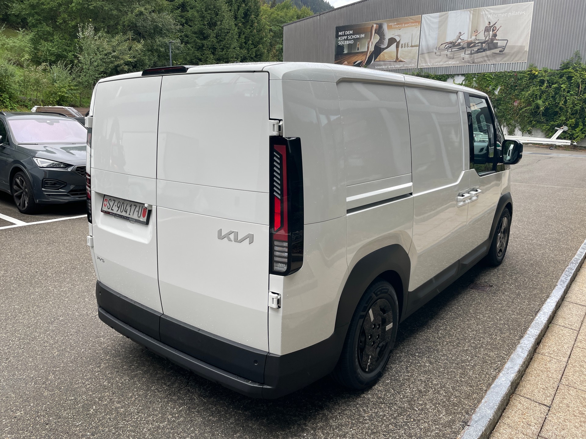 KIA PV5 Cargo 71.2 kWh Plus L2H1 inkl. Wärmepumpe und zwei Schiebetüren-image-5