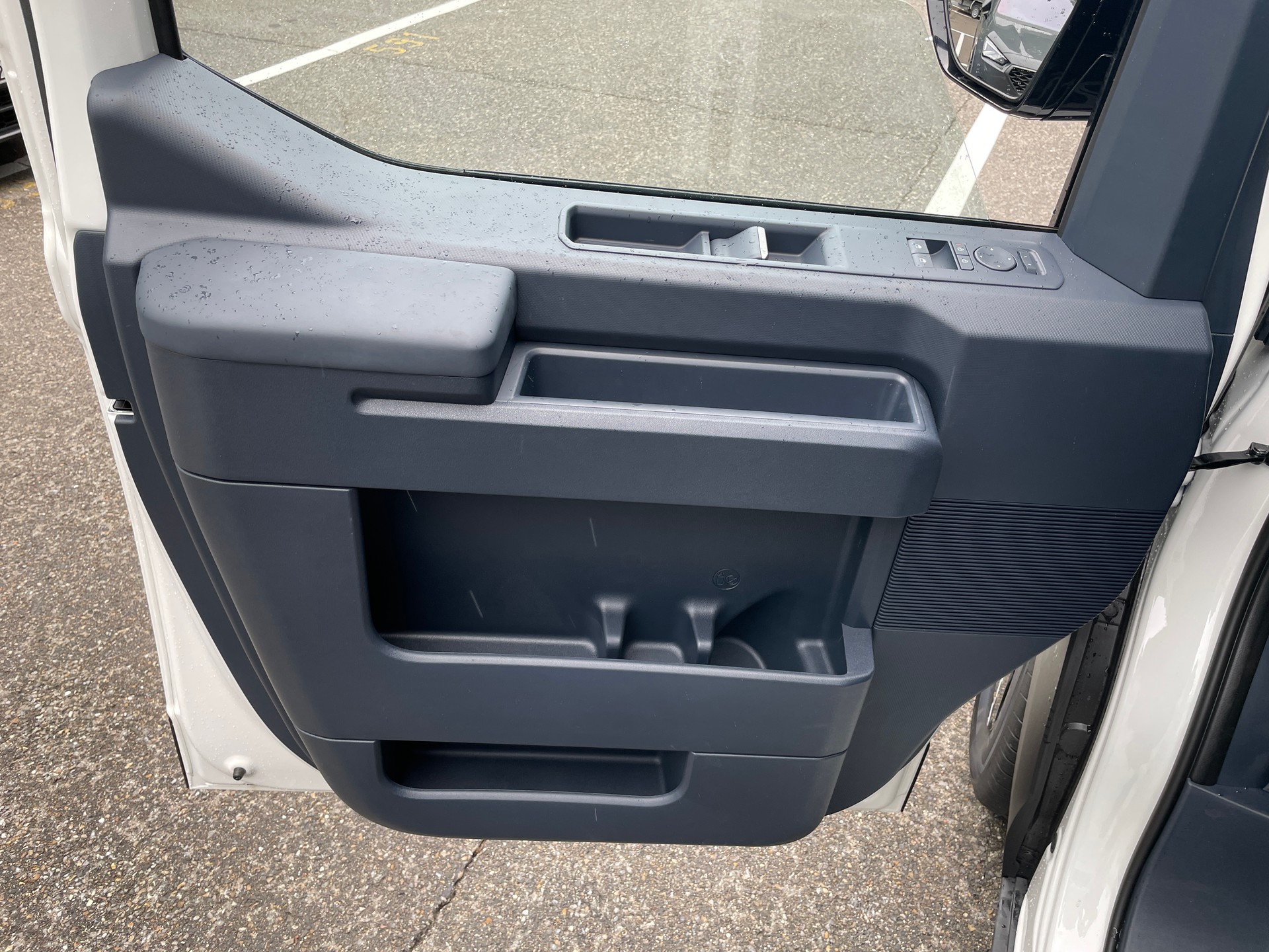 KIA PV5 Cargo 71.2 kWh Plus L2H1 inkl. Wärmepumpe und zwei Schiebetüren-image-9