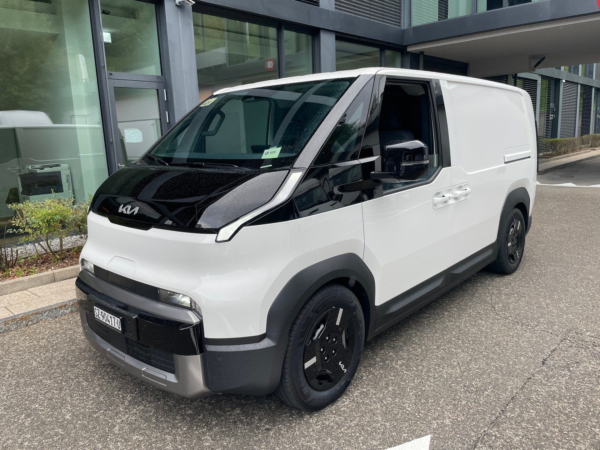 KIA PV5 Cargo 71.2 kWh Plus L2H1 inkl. Wärmepumpe und zwei Schiebetüren-image-0
