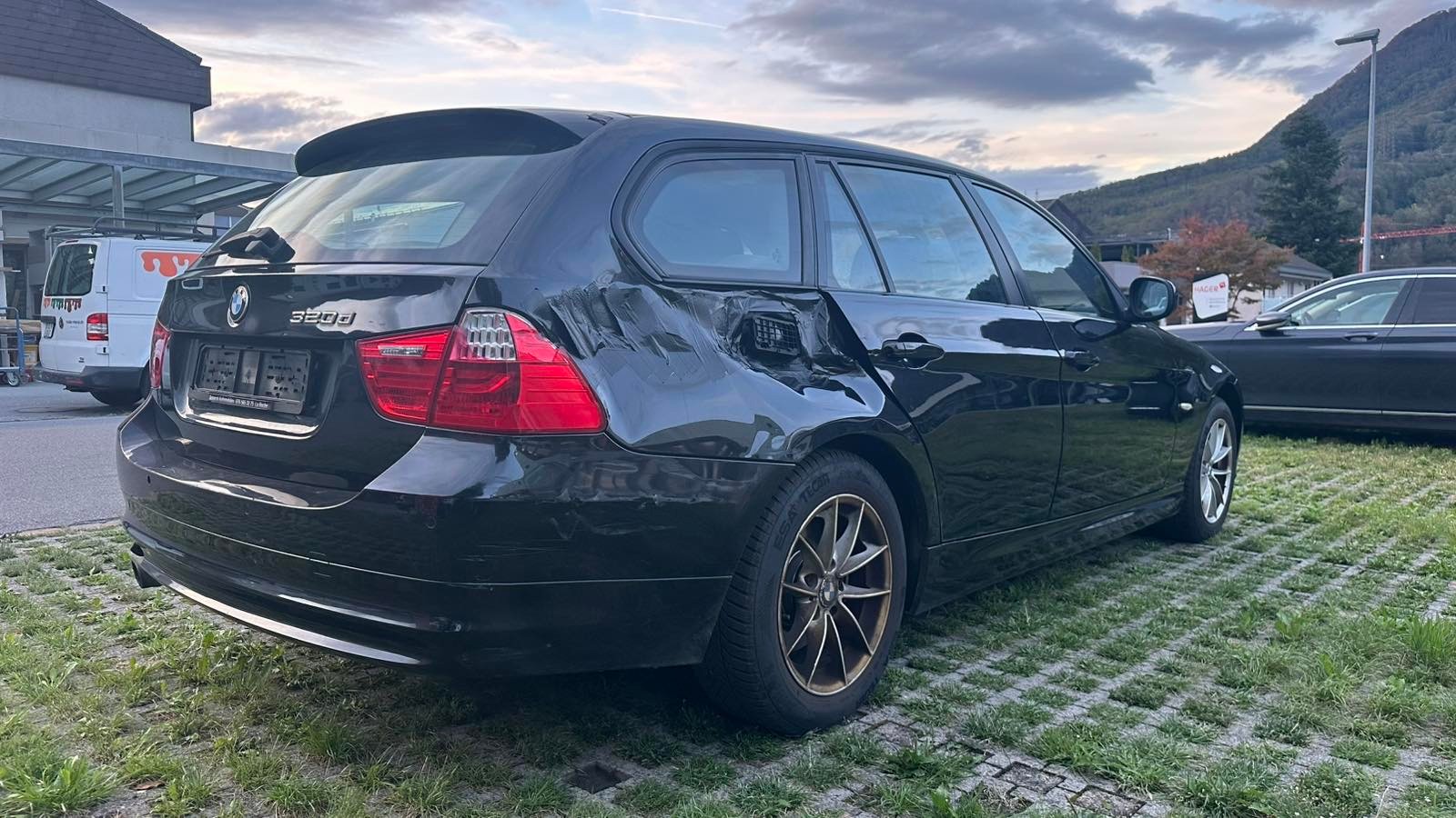 BMW 320d Dynamic Edition-image-3
