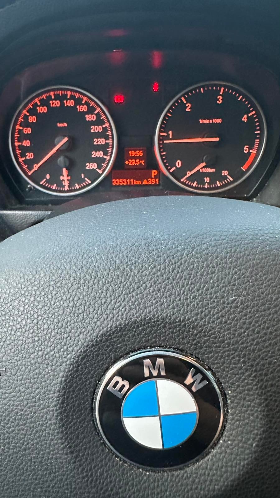 BMW 320d Dynamic Edition-image-9