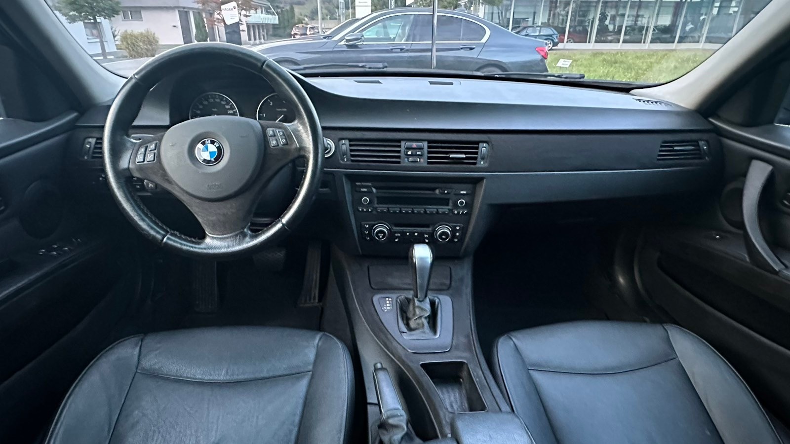 BMW 320d Dynamic Edition-image-6