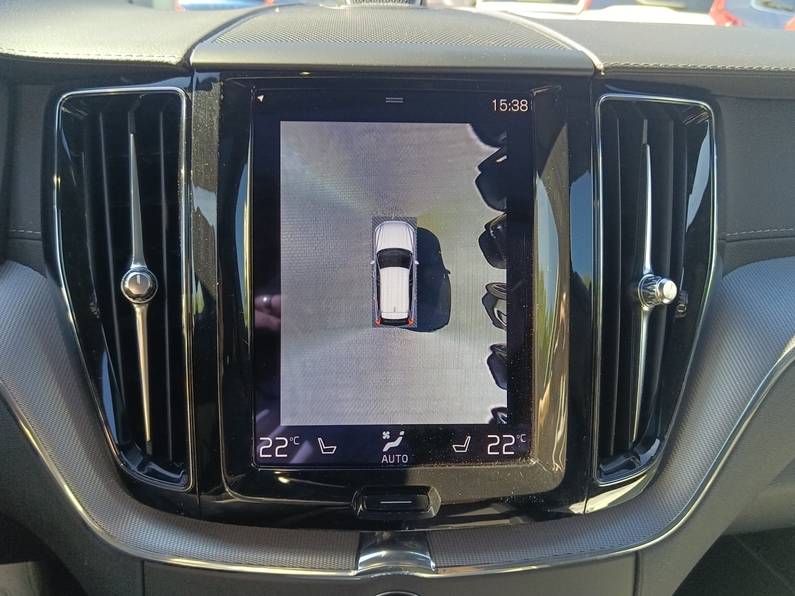 VOLVO XC60 2.0 T8 TE R-Design eAWD-image-14
