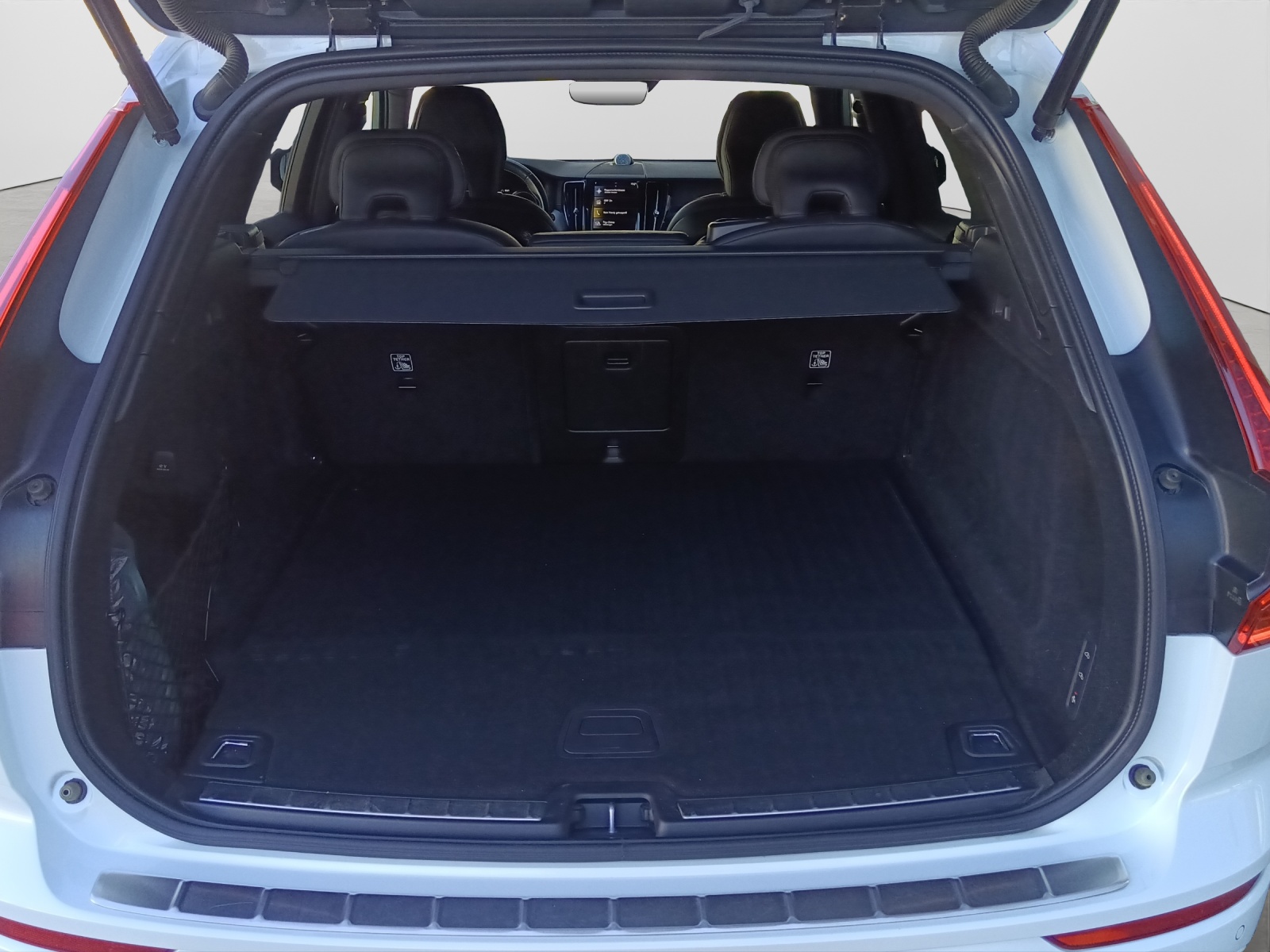 VOLVO XC60 2.0 T8 TE R-Design eAWD-image-5