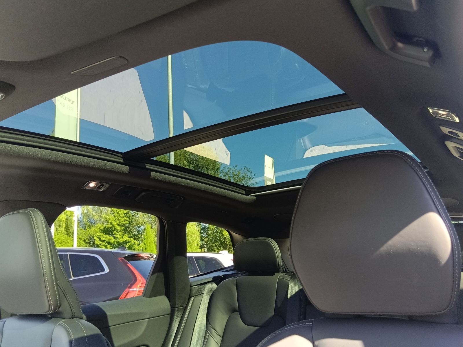 VOLVO XC60 2.0 T8 TE R-Design eAWD-image-10