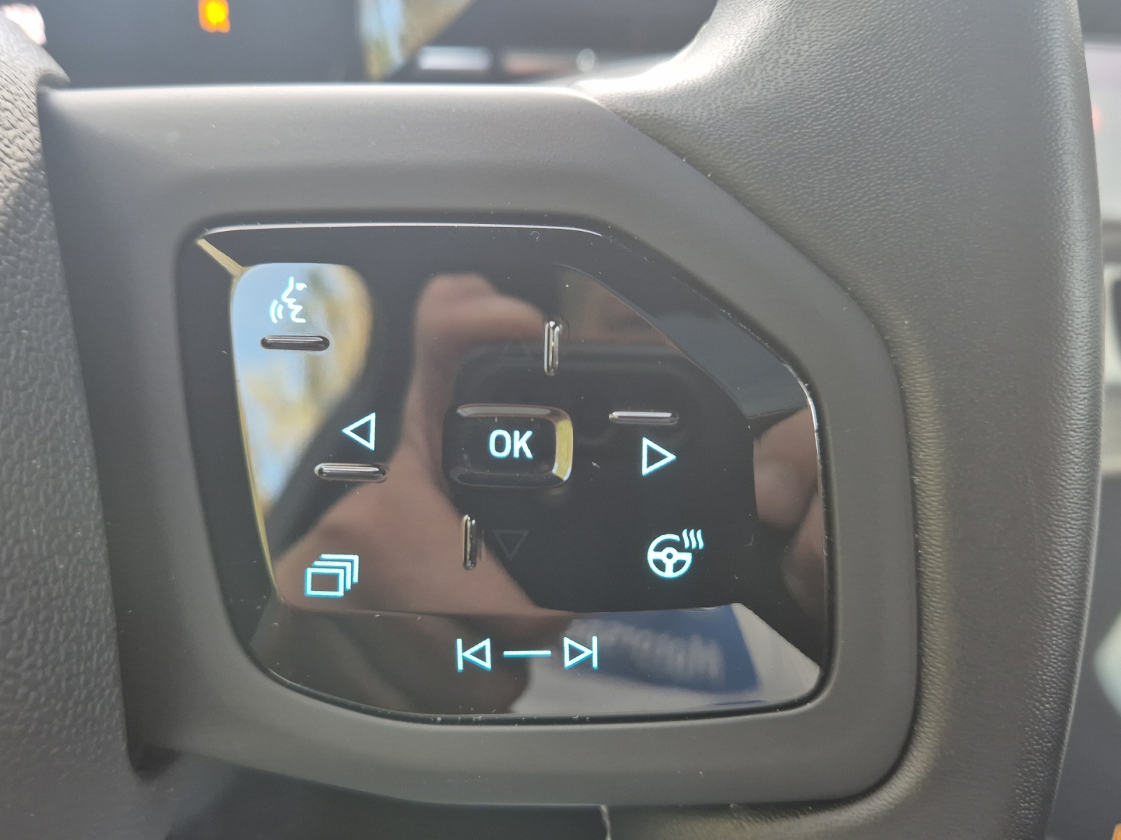 FORD Explorer Elektro 79kWh Extended Range Premium*Panoramadach*Head up Display*Anhängerkupplung*-image-24