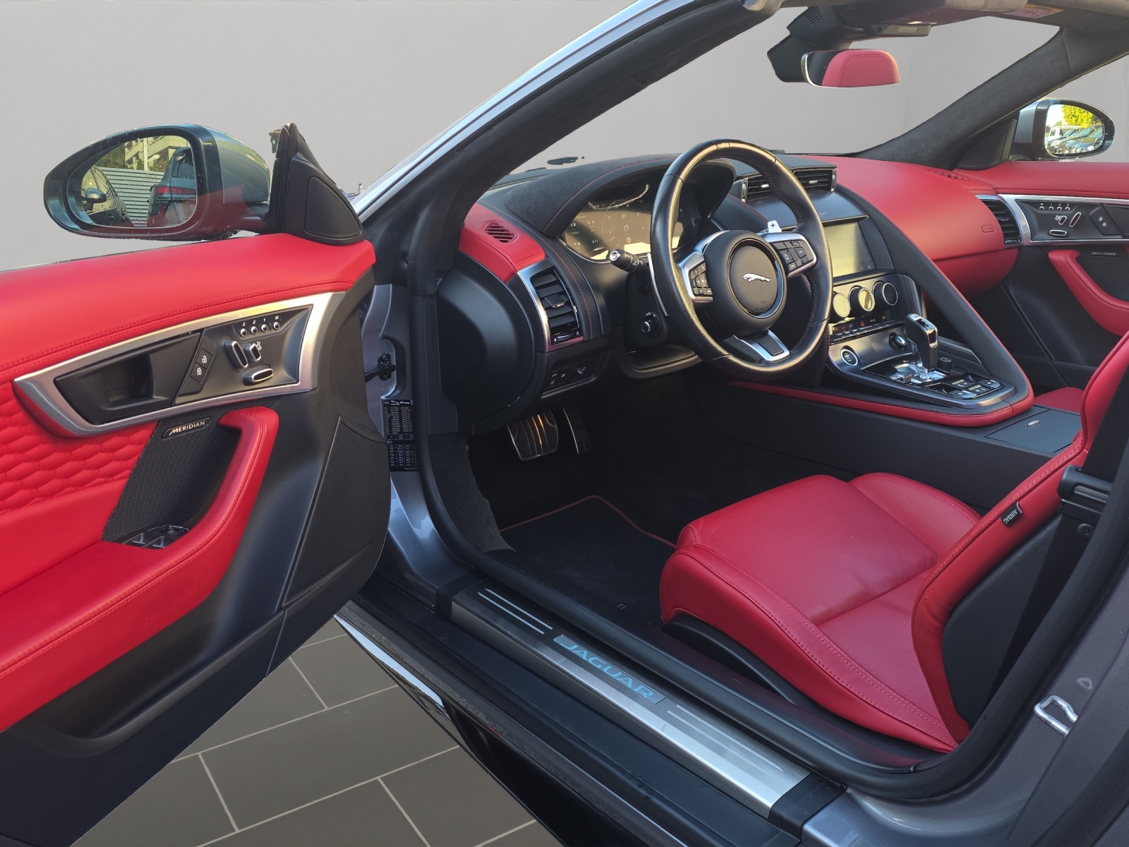 JAGUAR F-Type Convertible 5.0 V8 R-Dynamic Automatik-image-6