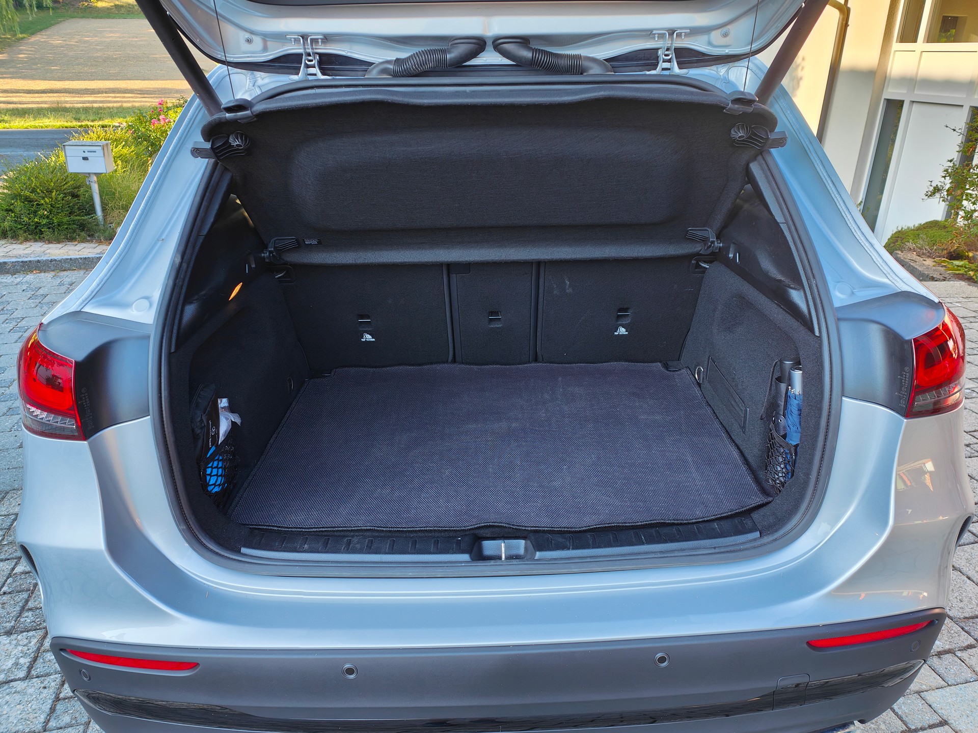 MERCEDES-BENZ GLA 250 AMG Line 4matic-image-8