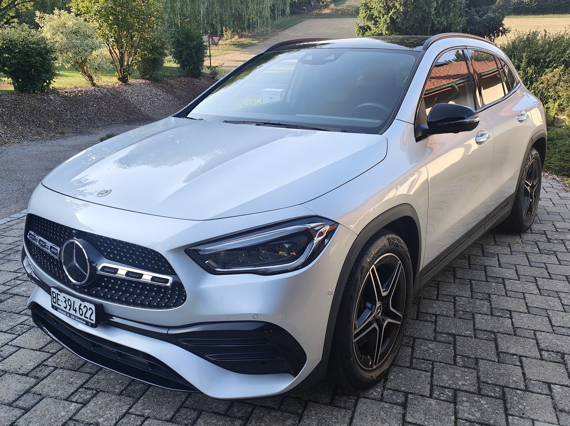 MERCEDES-BENZ GLA 250 AMG Line 4matic-image-0