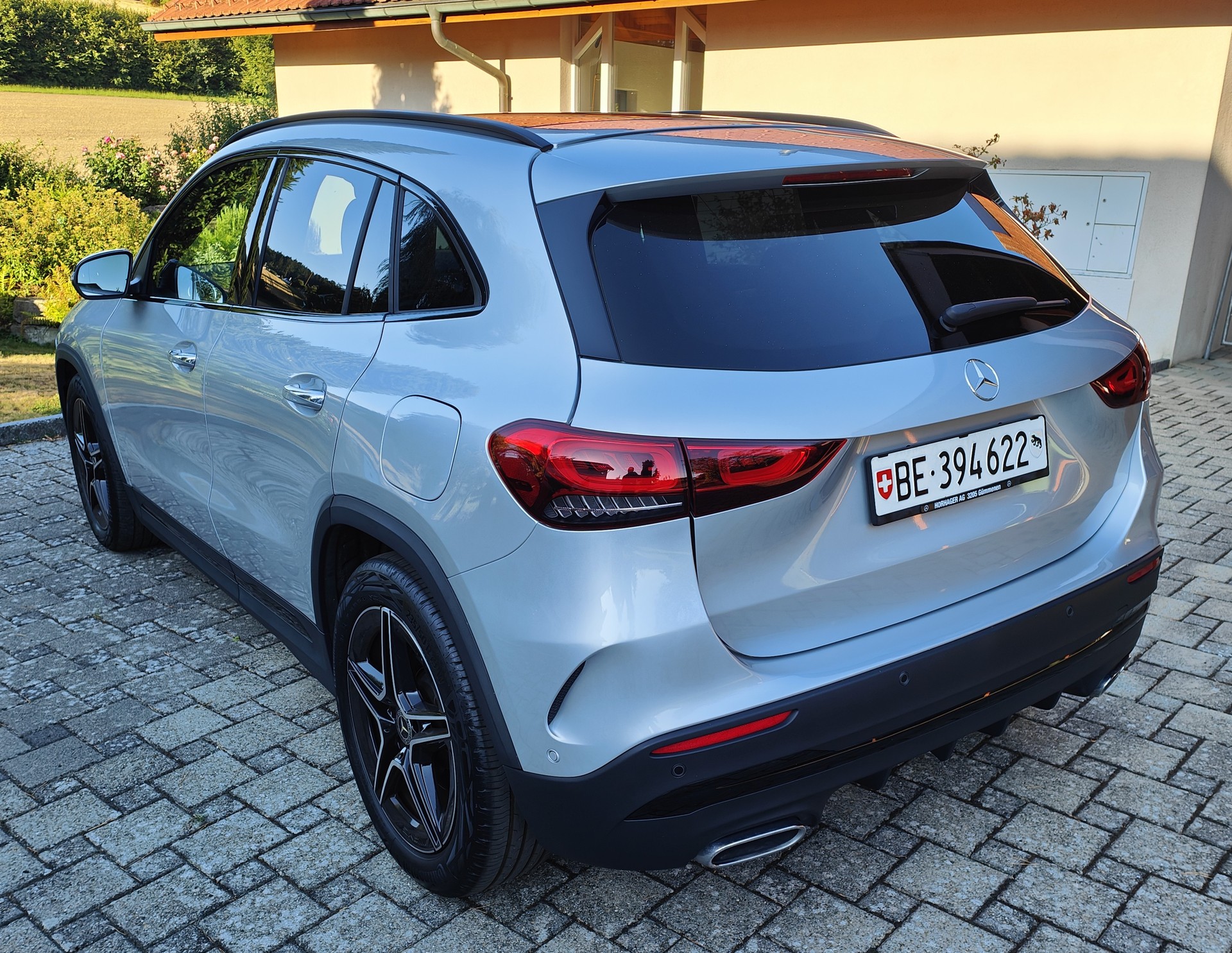 MERCEDES-BENZ GLA 250 AMG Line 4matic-image-3