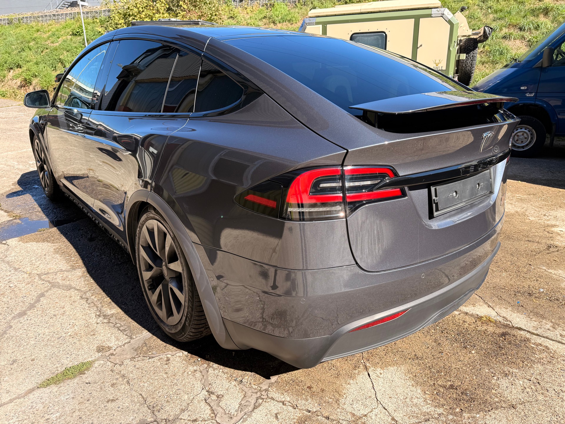 TESLA Model X 100kWh Plaid-image-3